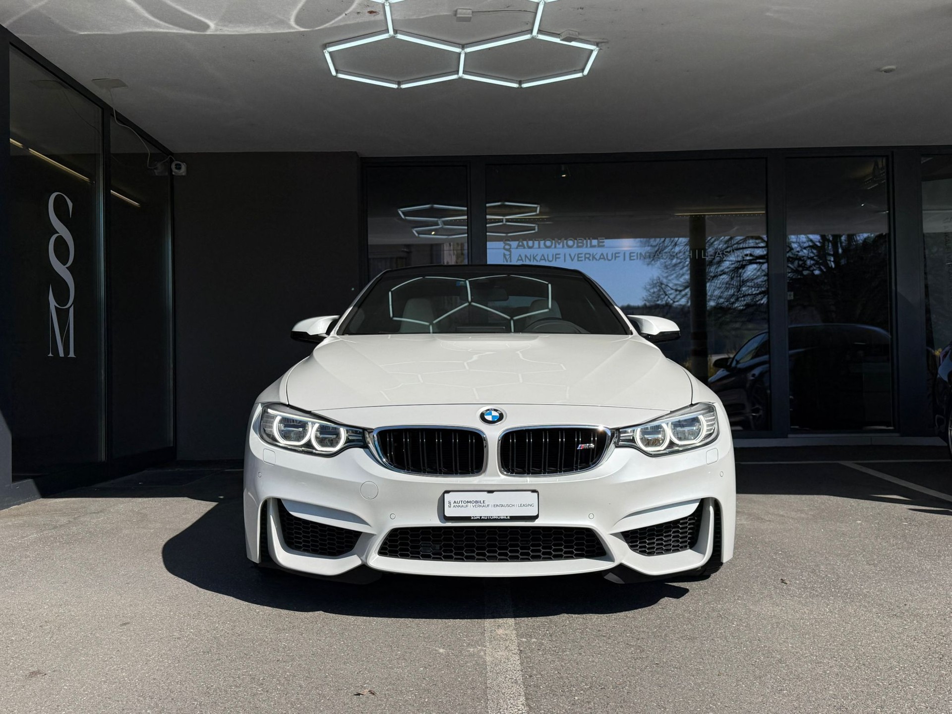 BMW M4 Coupé DKG *CH-Fahrzeug* *Original Zustand* *Frisch ab MFK*-showroom-element-2