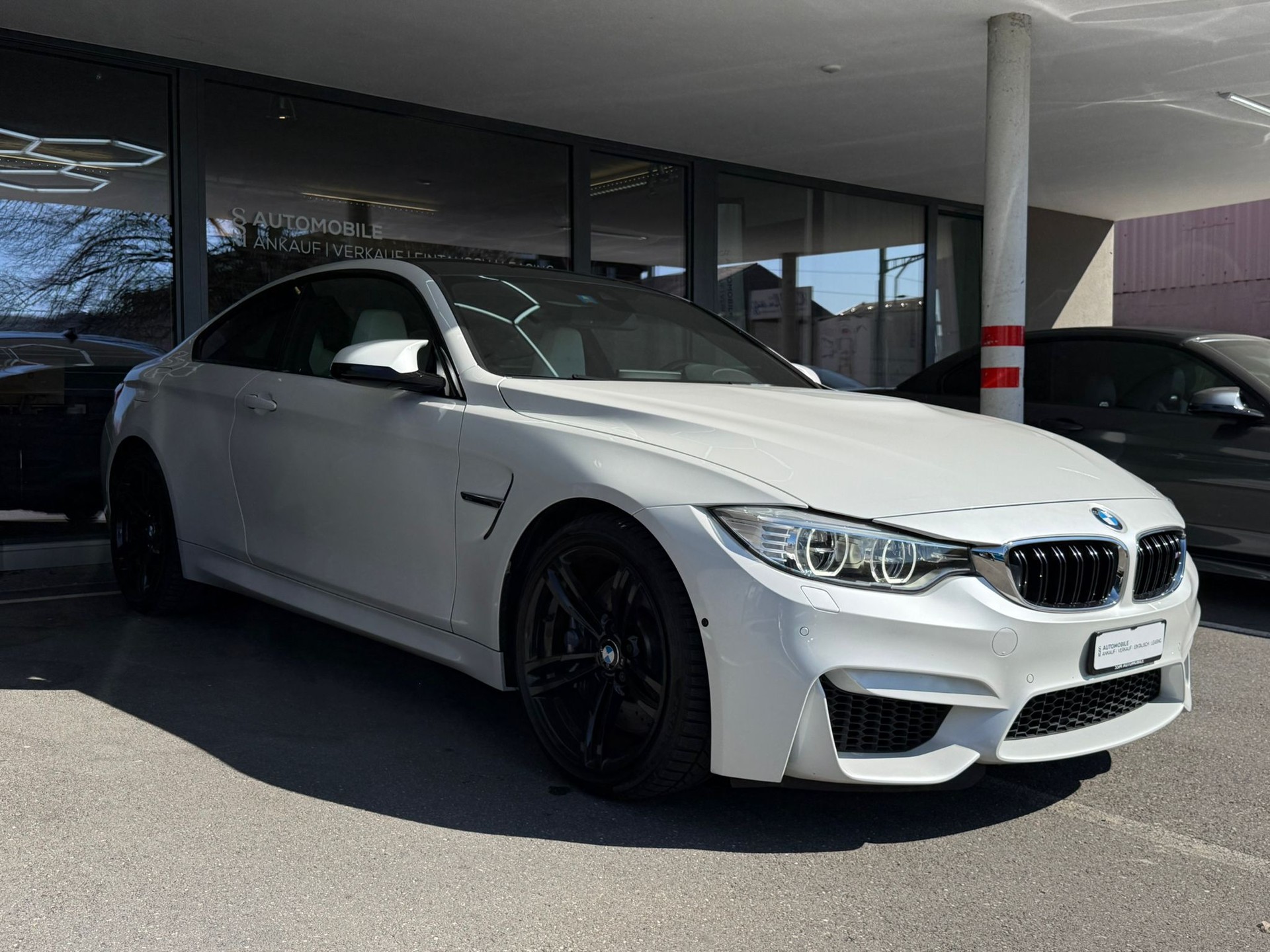 BMW M4 Coupé DKG *CH-Fahrzeug* *Original Zustand* *Frisch ab MFK*-showroom-element-3