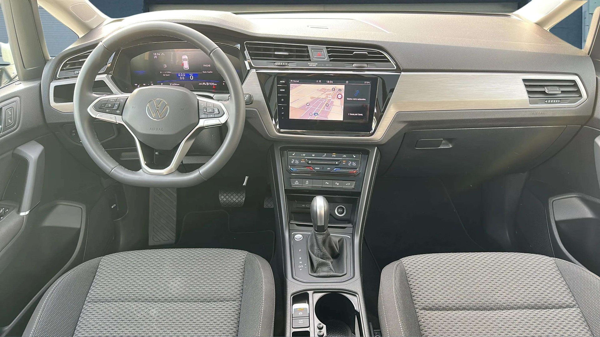 VW Touran 2.0 TDI BlueMotion Technology DSG 7 150PS mit Plätze & AHK + Panoramadach-image-9
