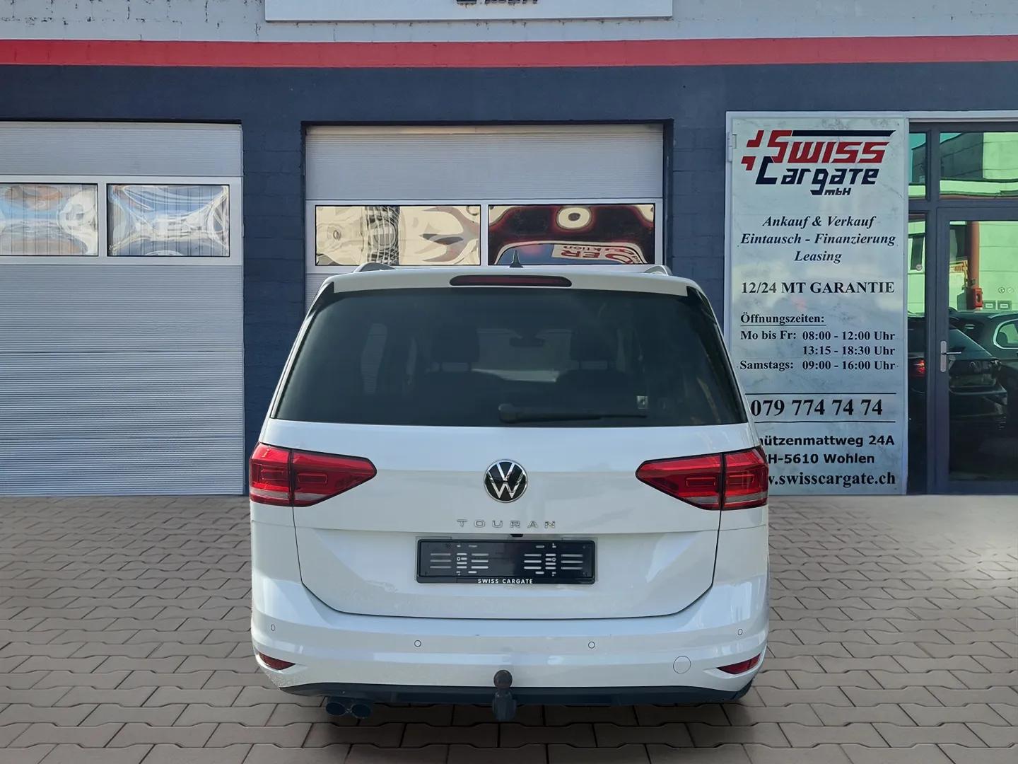 VW Touran 2.0 TDI BlueMotion Technology DSG 7 150PS mit Plätze & AHK + Panoramadach-image-6