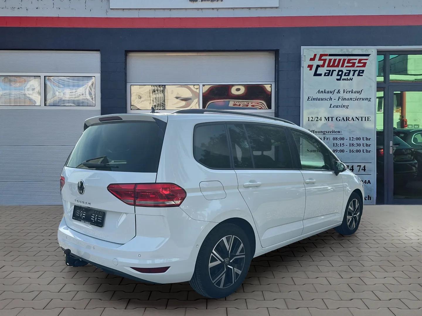 VW Touran 2.0 TDI BlueMotion Technology DSG 7 150PS mit Plätze & AHK + Panoramadach-image-7
