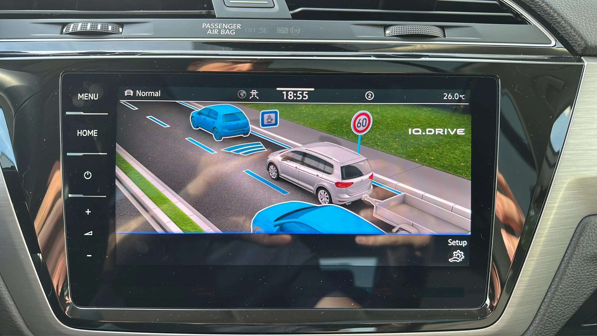 VW Touran 2.0 TDI BlueMotion Technology DSG 7 150PS mit Plätze & AHK + Panoramadach-image-21