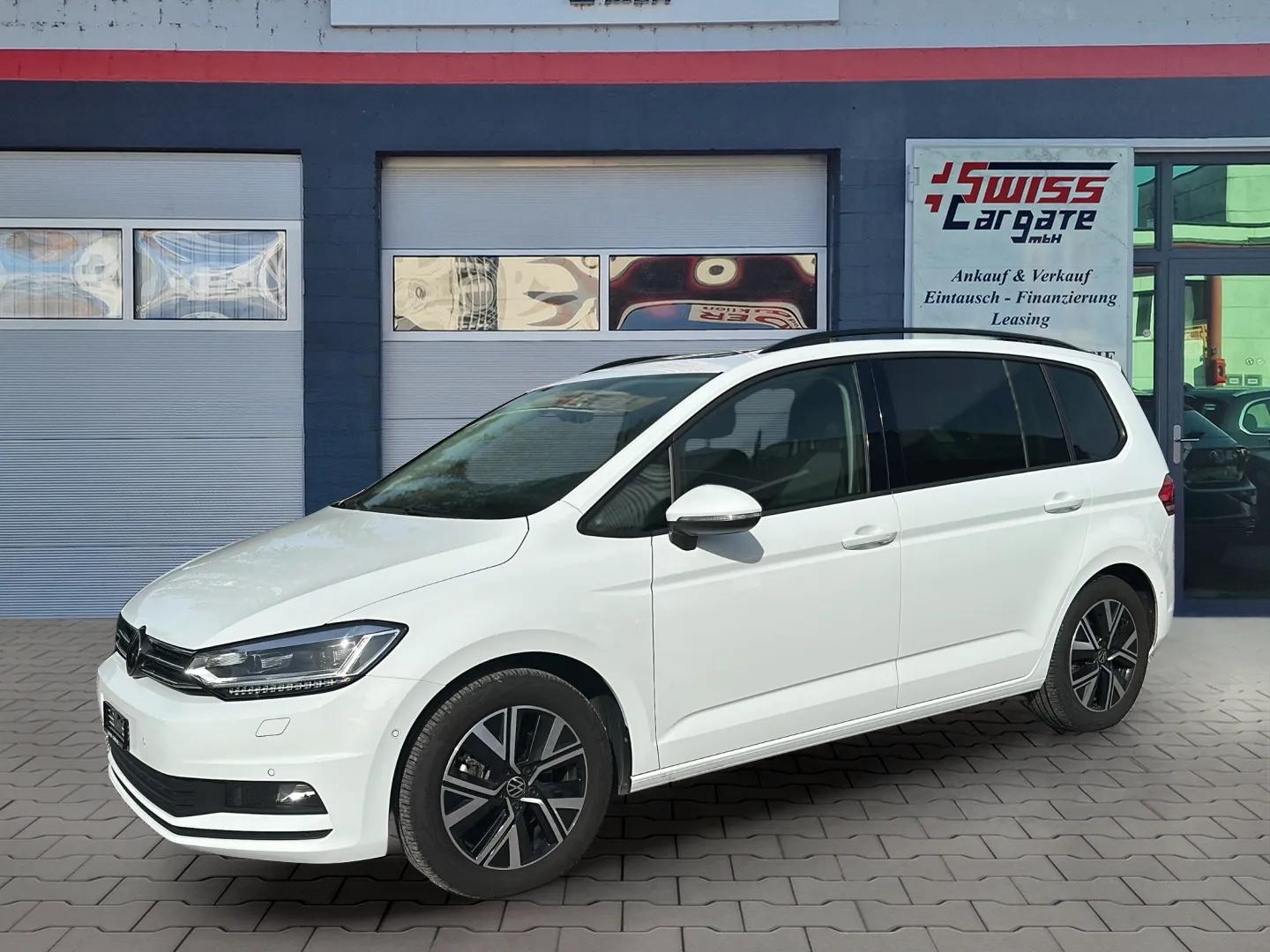 VW Touran 2.0 TDI BlueMotion Technology DSG 7 150PS mit Plätze & AHK + Panoramadach-showroom-element-3
