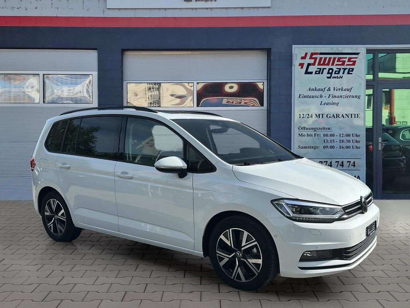 VW Touran 2.0 TDI BlueMotion Technology DSG 7 150PS mit Plätze & AHK + Panoramadach-showroom-element-1