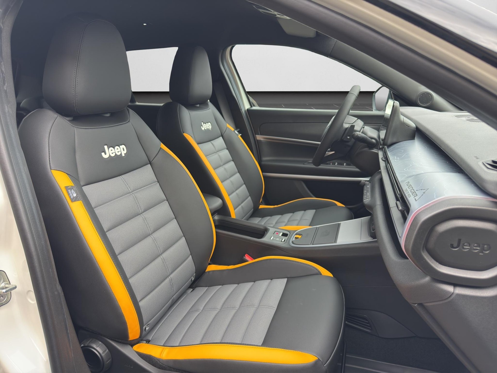 JEEP Avenger 1.2 MHEV The North Face 4xe-image-9