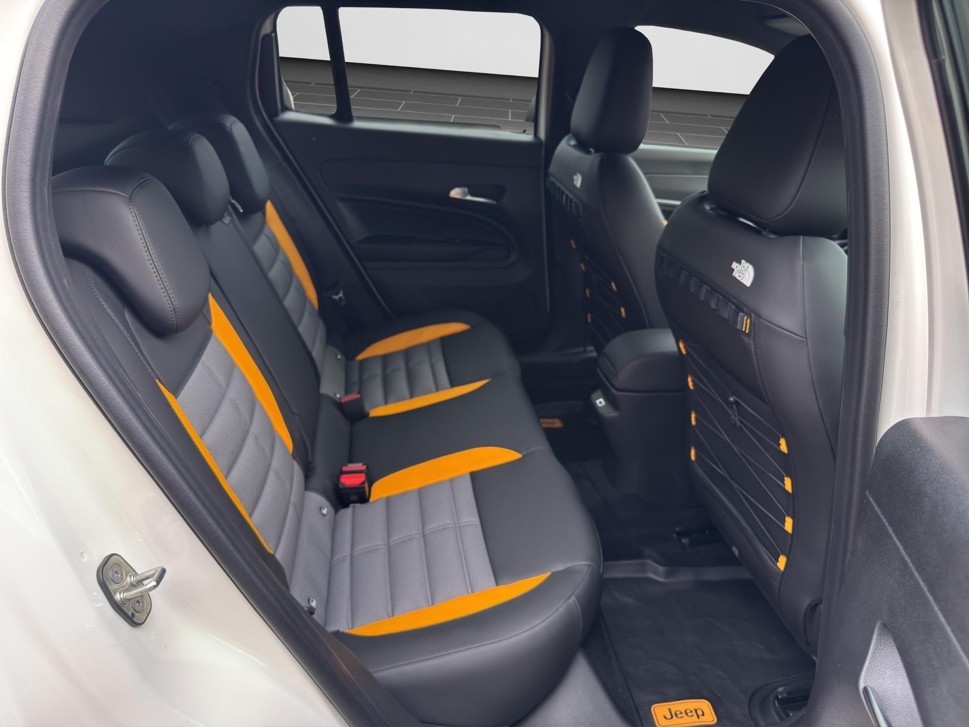 JEEP Avenger 1.2 MHEV The North Face 4xe-image-12