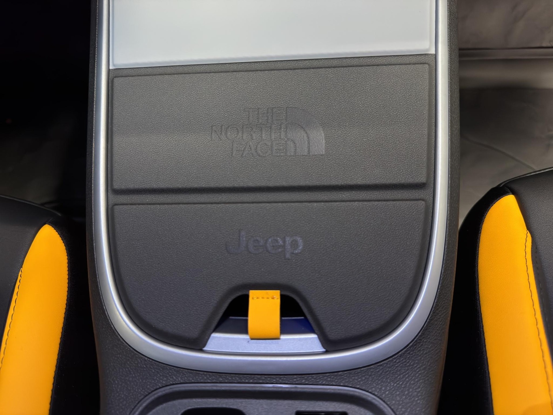 JEEP Avenger 1.2 MHEV The North Face 4xe-image-10