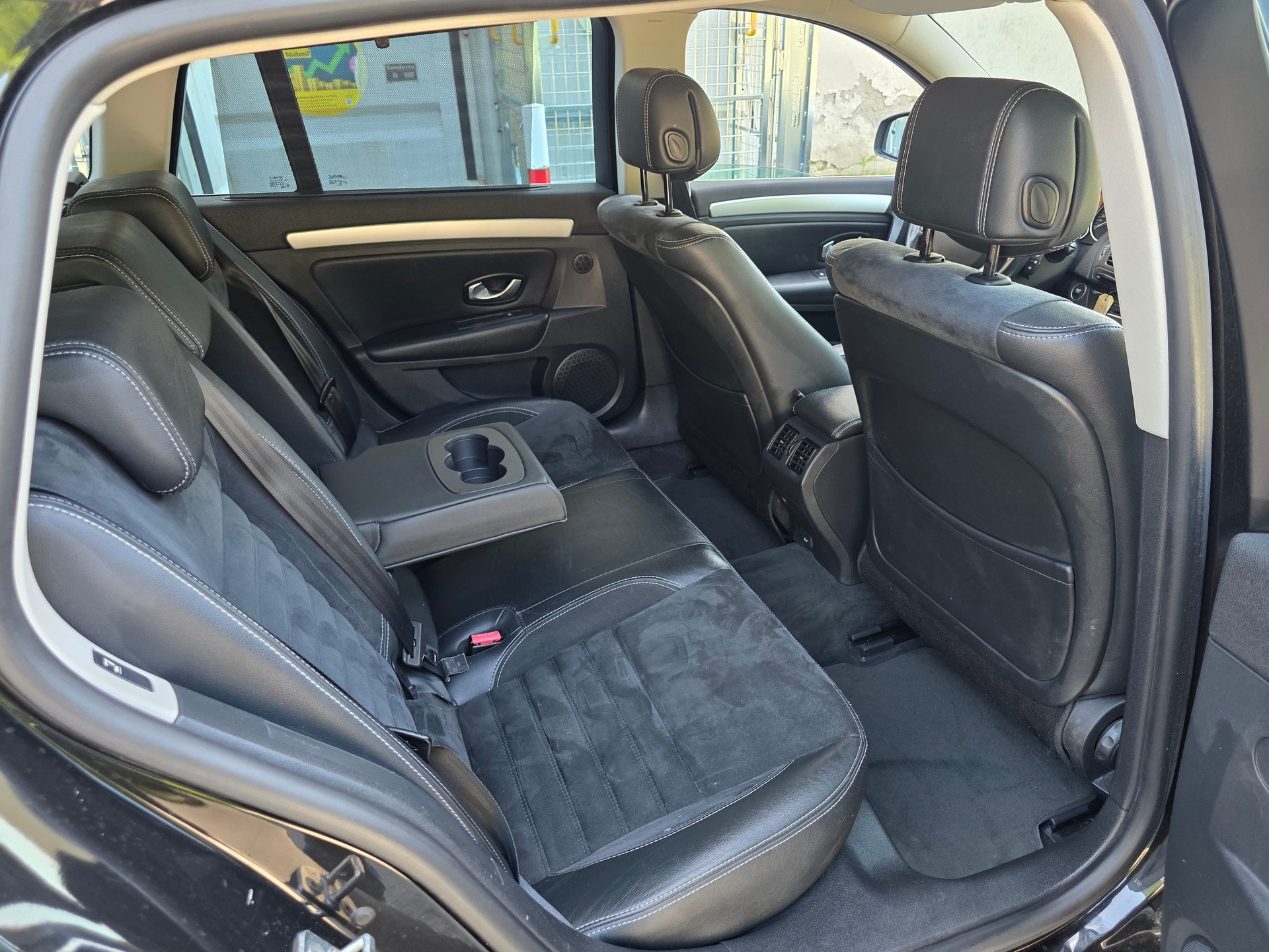 RENAULT Laguna Grandtour 2.0 dCi Dynamique Automatic-image-22