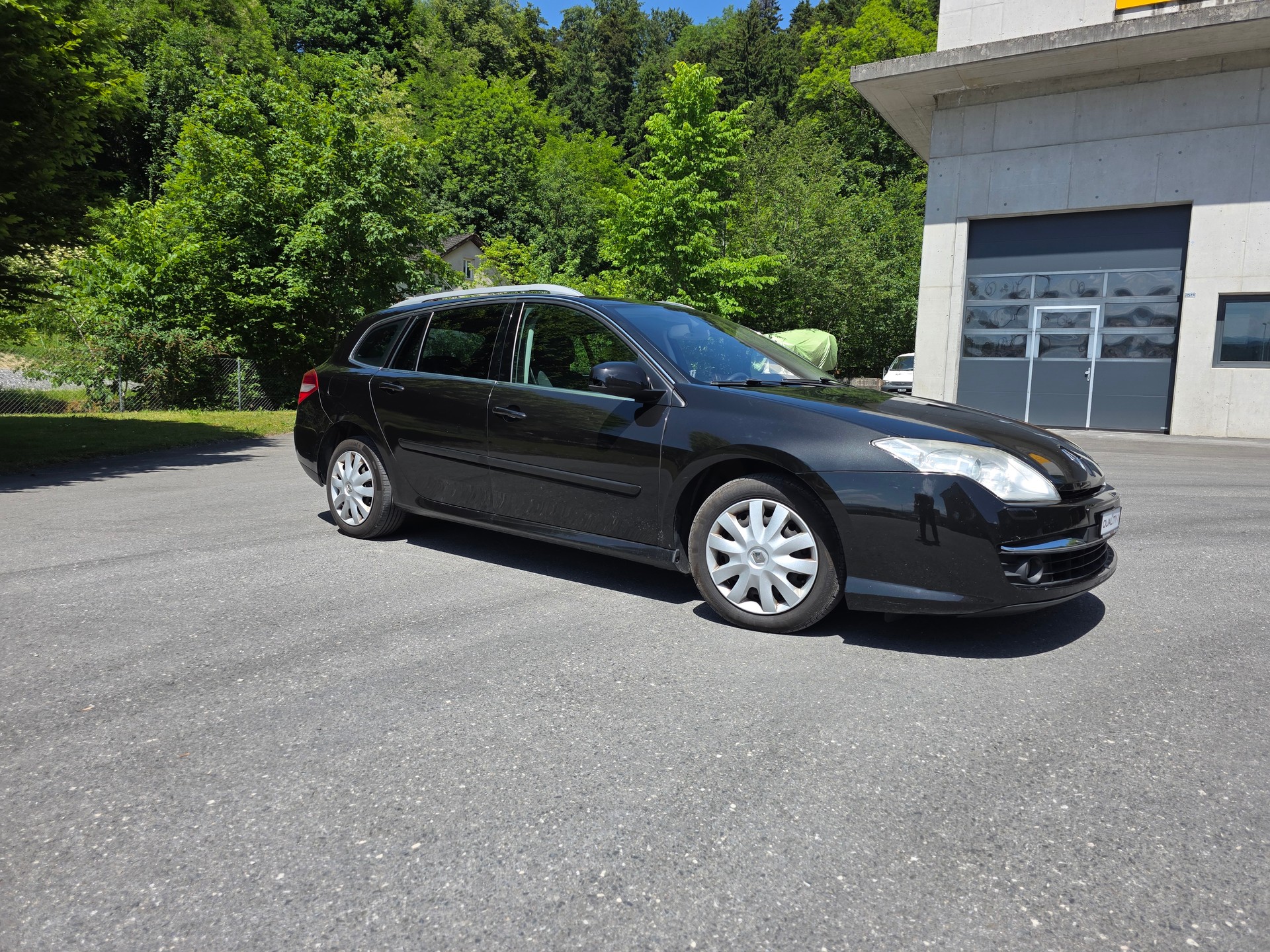 RENAULT Laguna Grandtour 2.0 dCi Dynamique Automatic-image-6