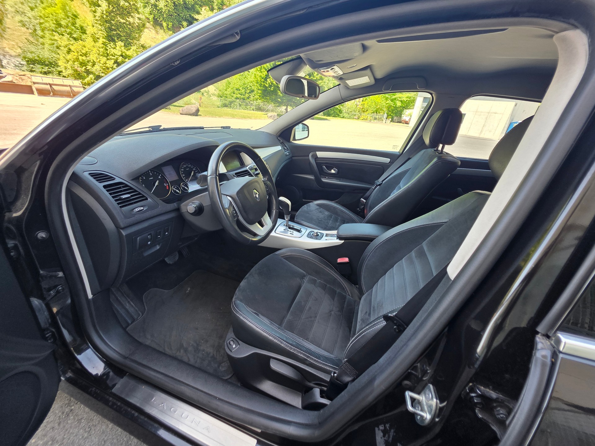 RENAULT Laguna Grandtour 2.0 dCi Dynamique Automatic-image-19