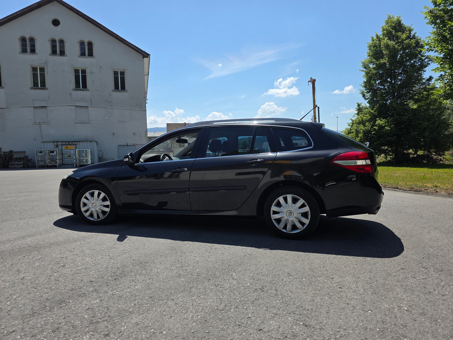 RENAULT Laguna Grandtour 2.0 dCi Dynamique Automatic-image-11