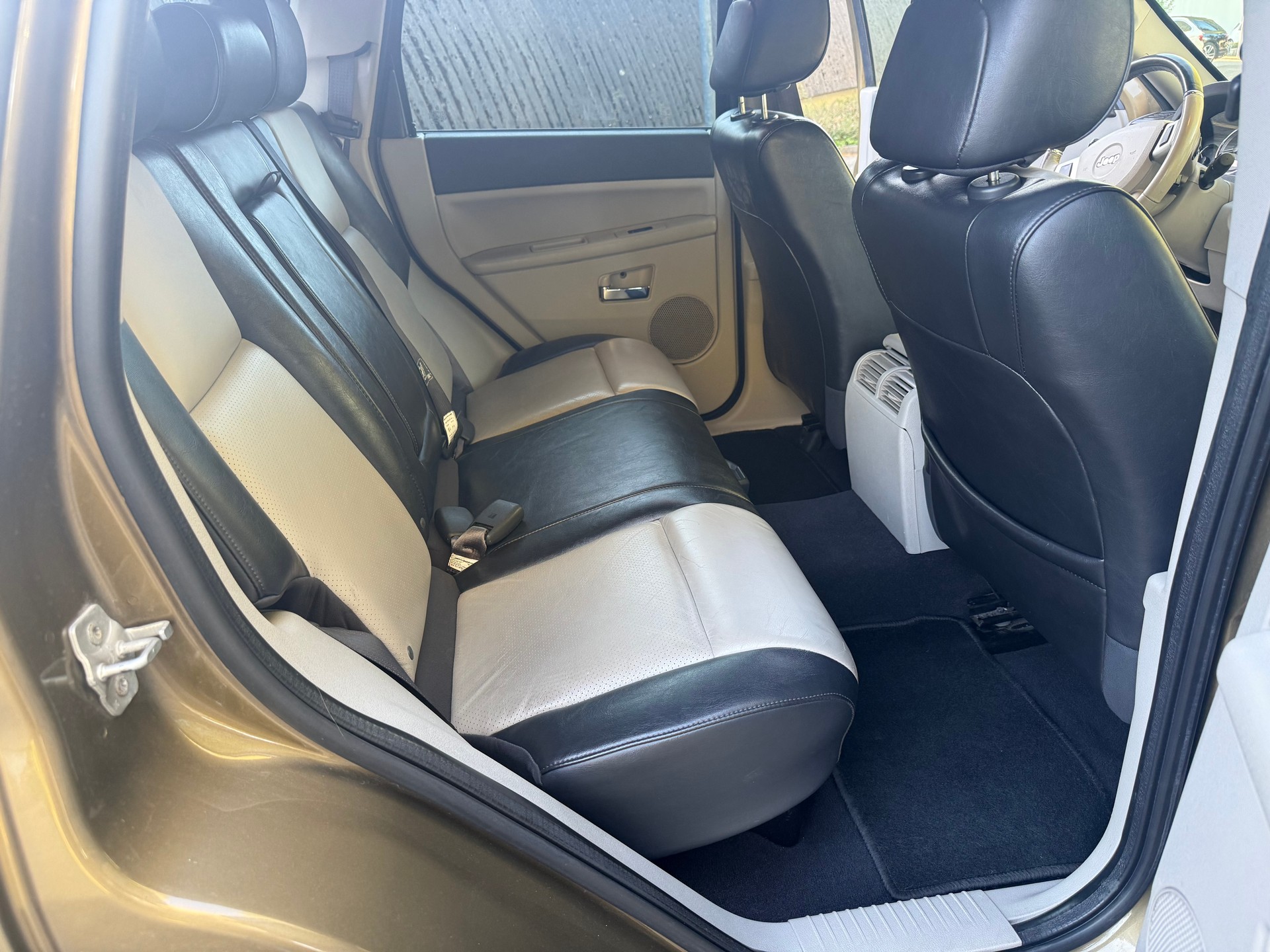 JEEP Grand Cherokee 4.7 Overland Automatic-image-11