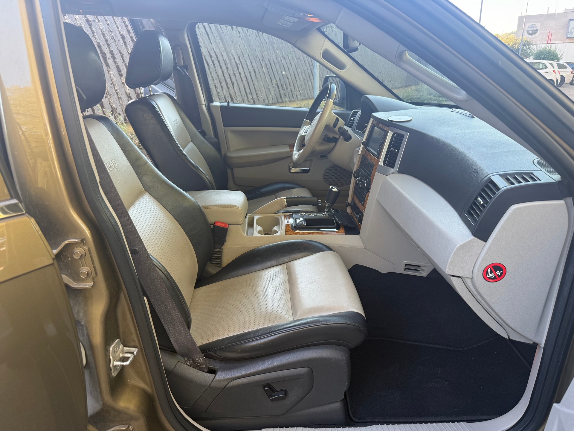 JEEP Grand Cherokee 4.7 Overland Automatic-image-9