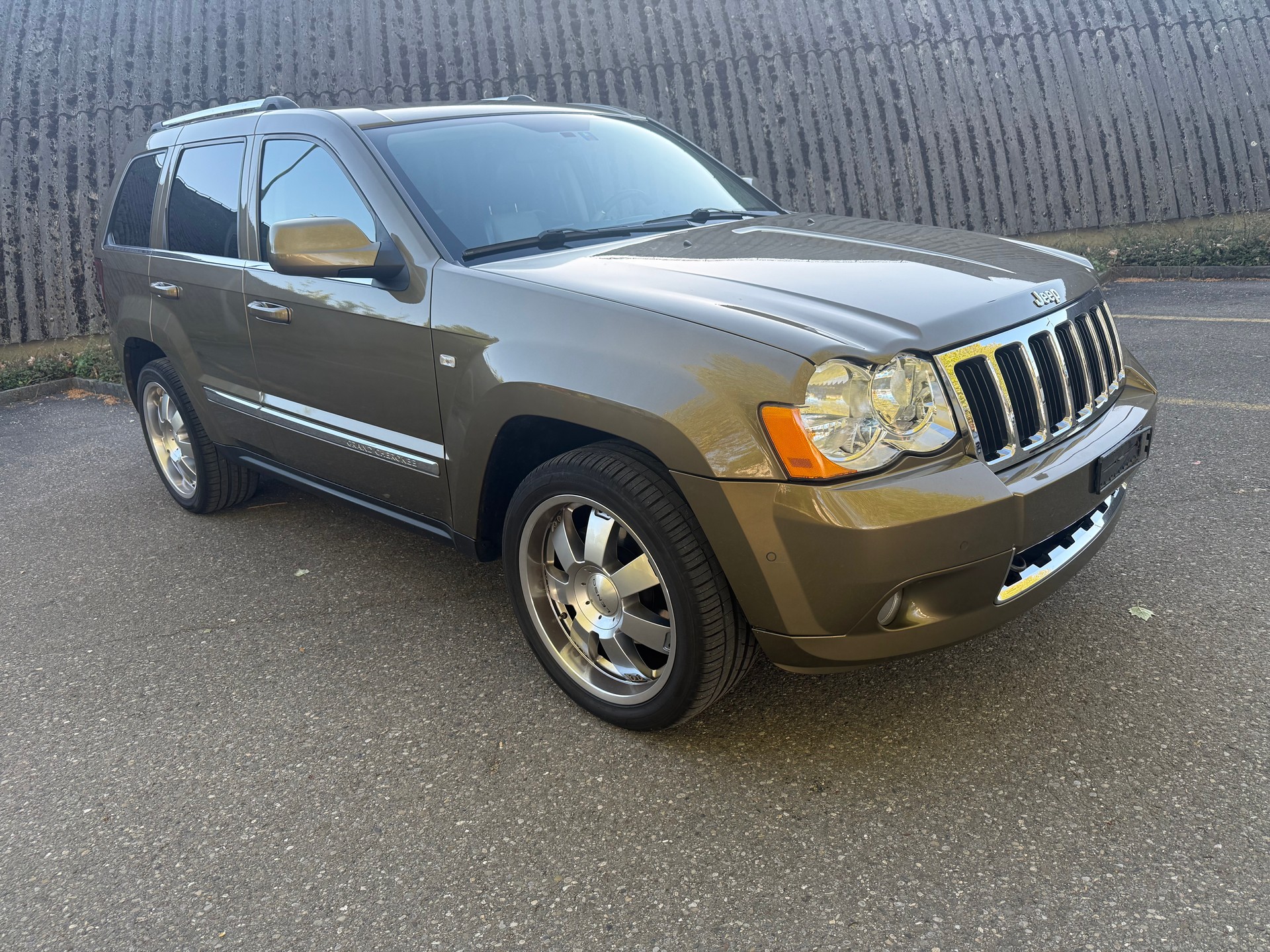 JEEP Grand Cherokee 4.7 Overland Automatic-image-1