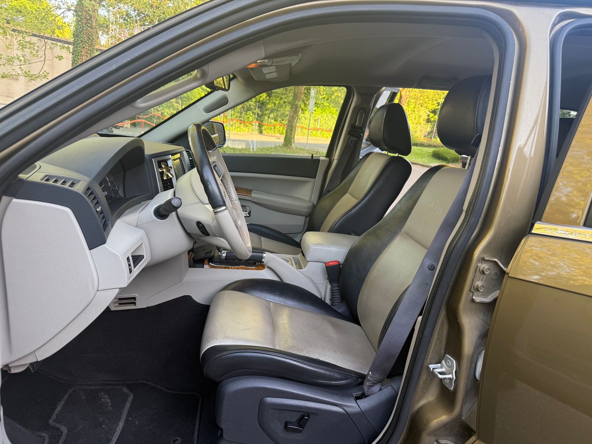 JEEP Grand Cherokee 4.7 Overland Automatic-image-8