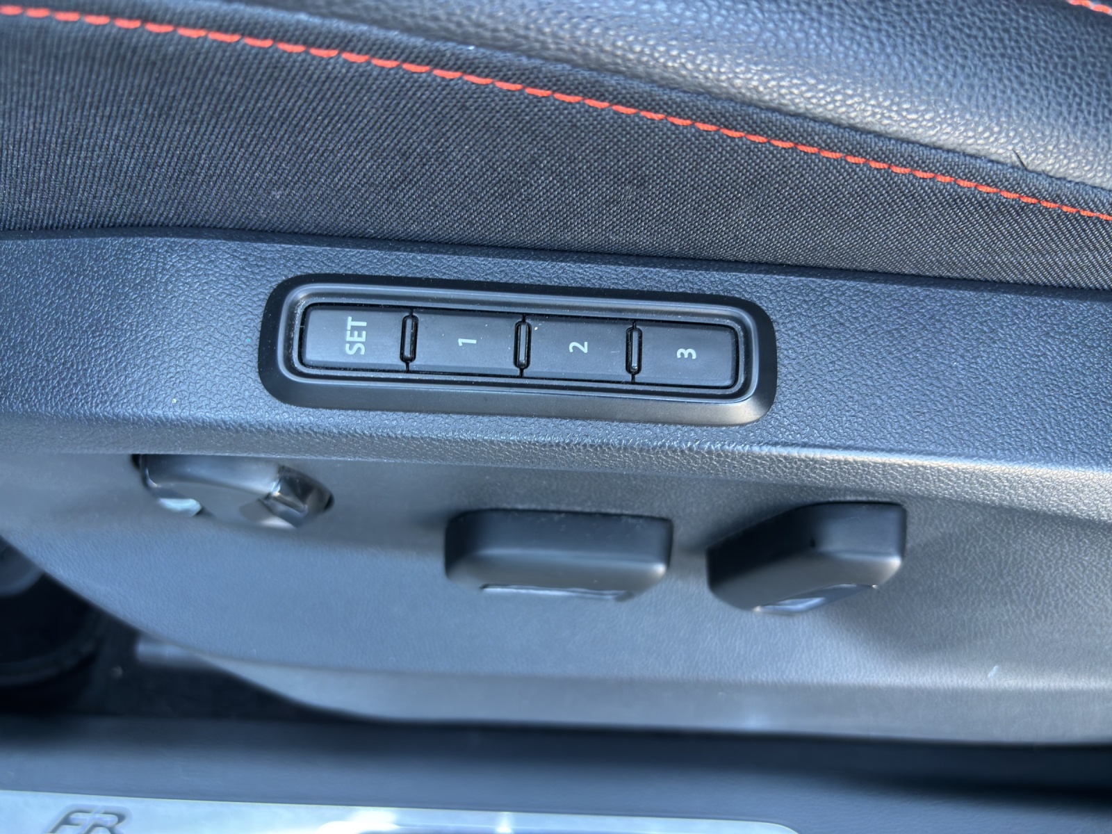 SEAT Tarraco 2.0 TSI 4Drive FR mit AHK & Panorama-Ausstell-/Schiebedach-image-29