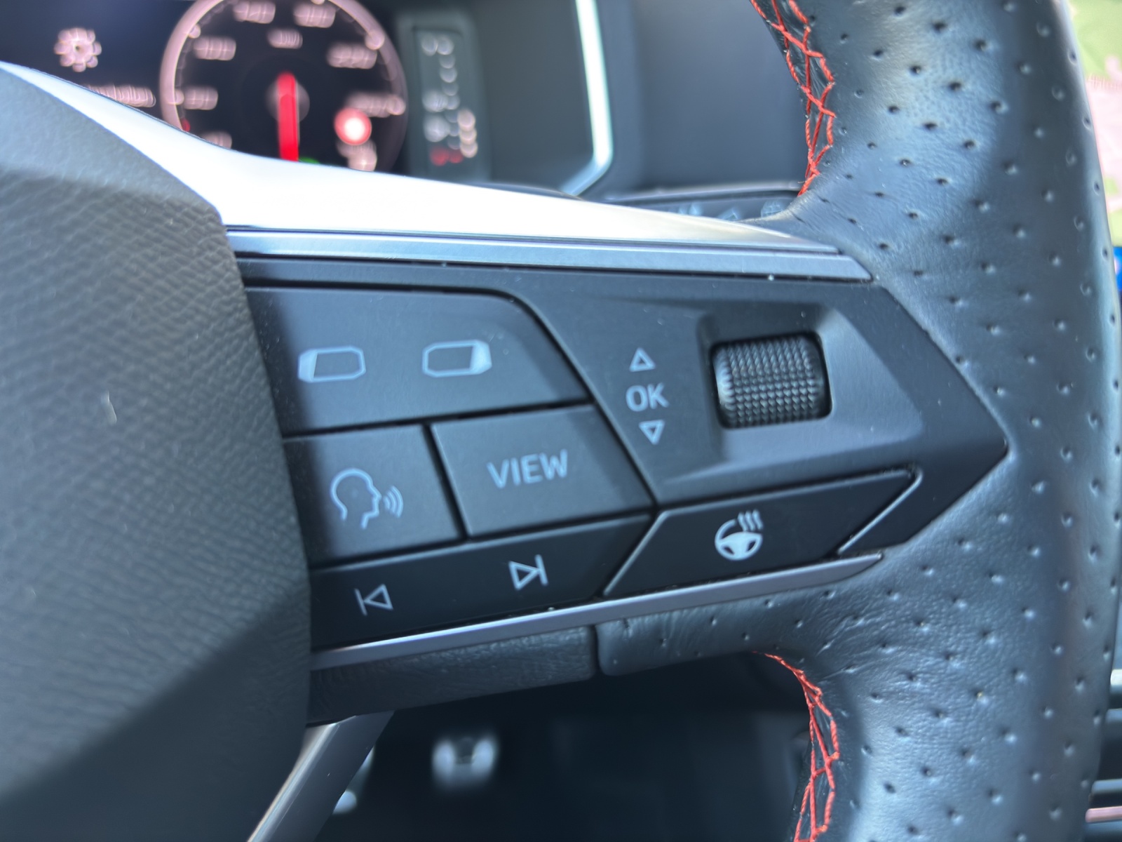SEAT Tarraco 2.0 TSI 4Drive FR mit AHK & Panorama-Ausstell-/Schiebedach-image-15