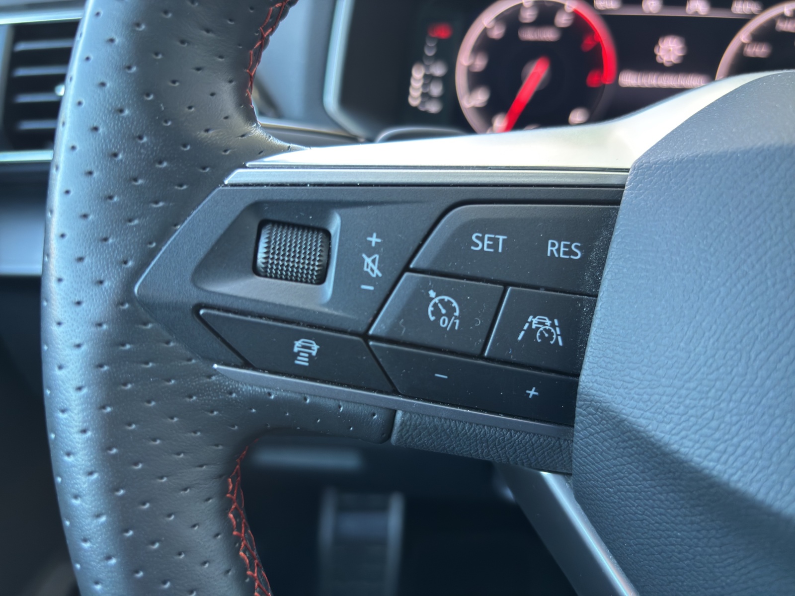 SEAT Tarraco 2.0 TSI 4Drive FR mit AHK & Panorama-Ausstell-/Schiebedach-image-14