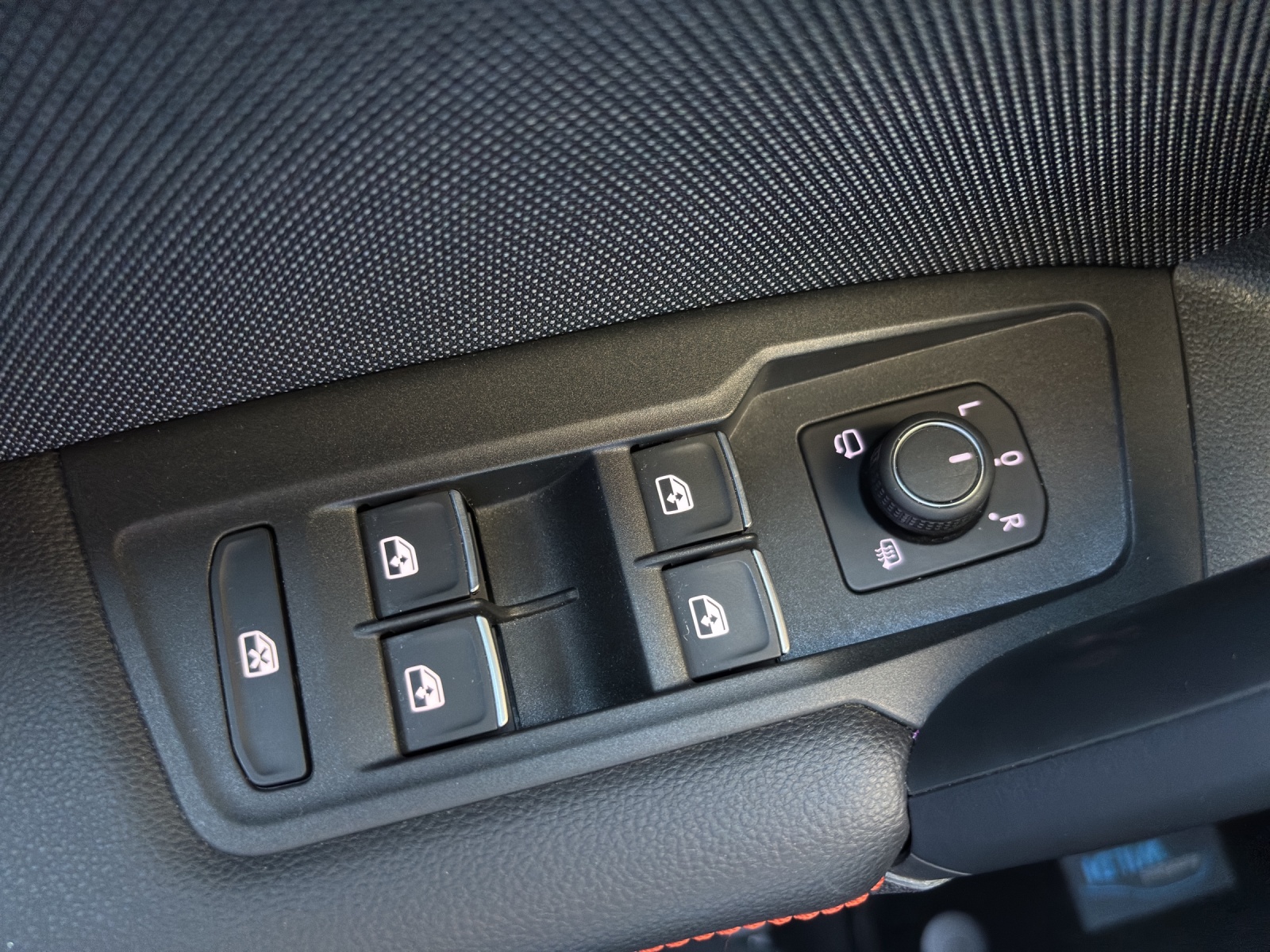 SEAT Tarraco 2.0 TSI 4Drive FR mit AHK & Panorama-Ausstell-/Schiebedach-image-31