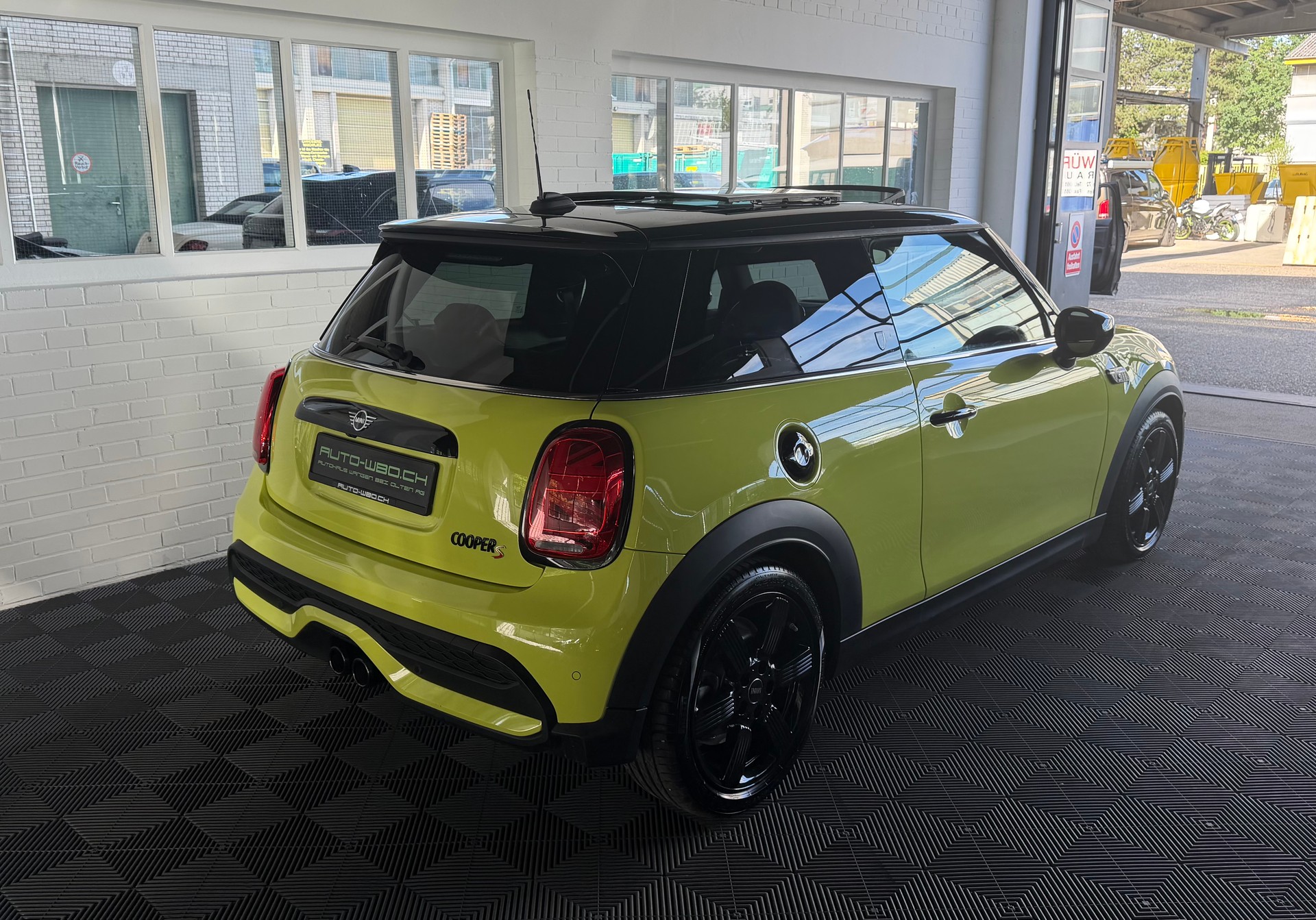 MINI Cooper S 178 PS (CH) MINI YOURS TRIM +PREMIUM PLUS Steptronic DKG-showroom-element-2