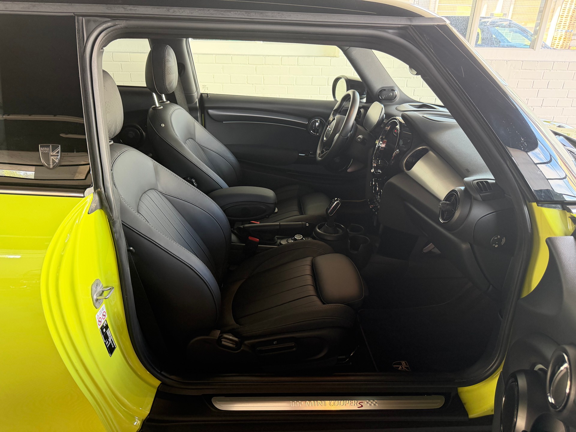 MINI Cooper S 178 PS (CH) MINI YOURS TRIM +PREMIUM PLUS Steptronic DKG-image-7