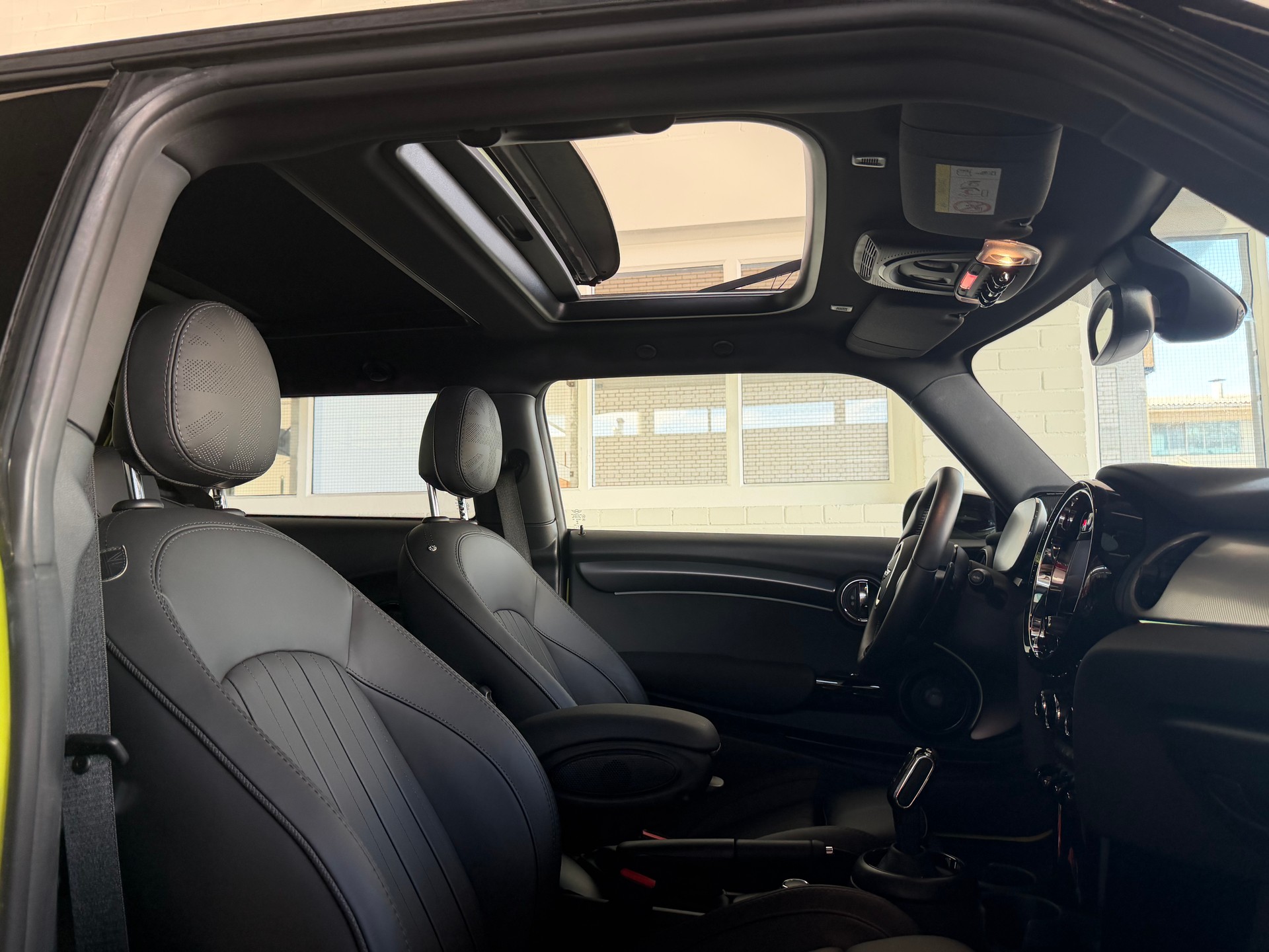 MINI Cooper S 178 PS (CH) MINI YOURS TRIM +PREMIUM PLUS Steptronic DKG-image-9