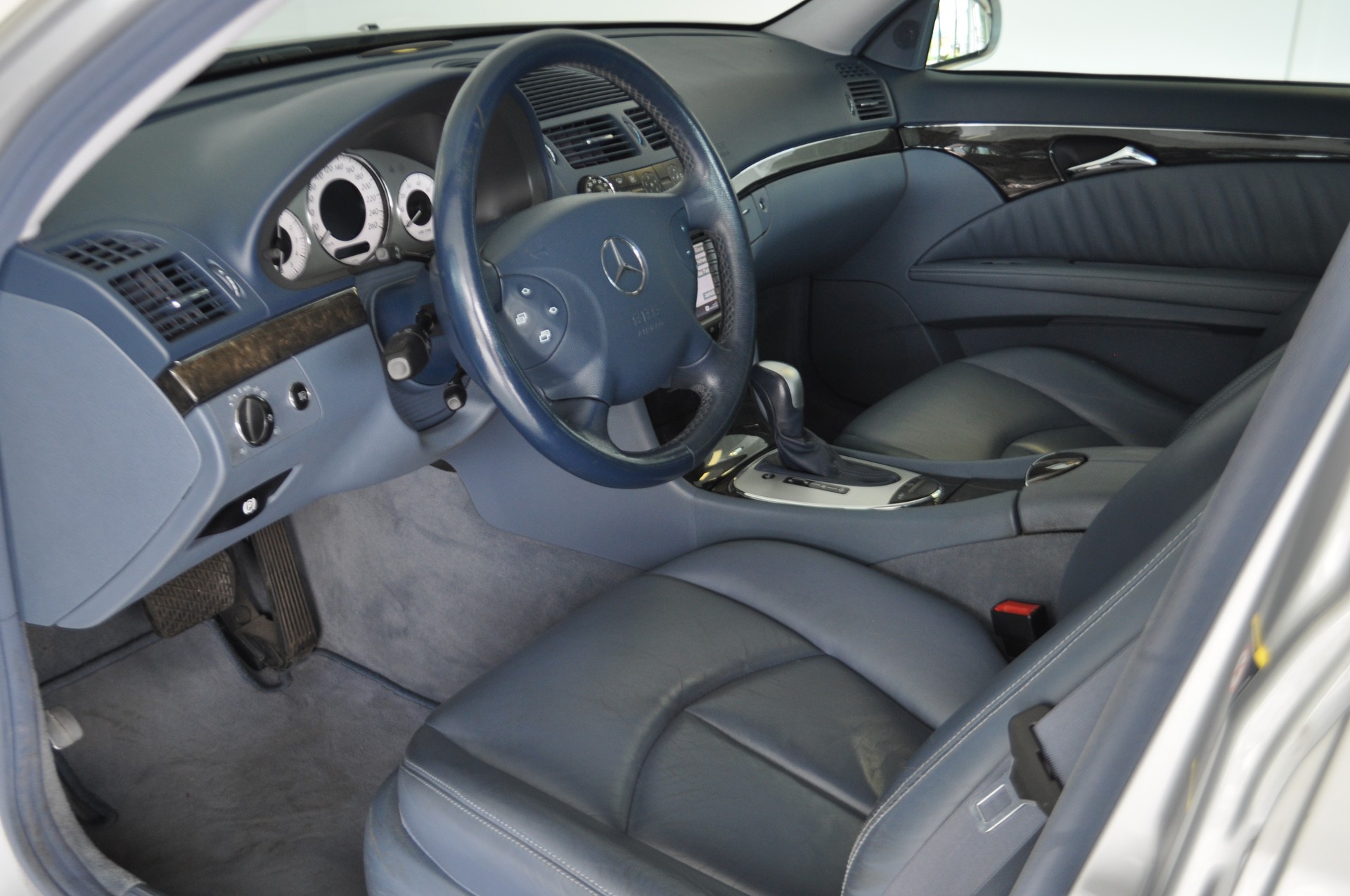 MERCEDES-BENZ E 320 Avantgarde 4Matic Automatic-image-6