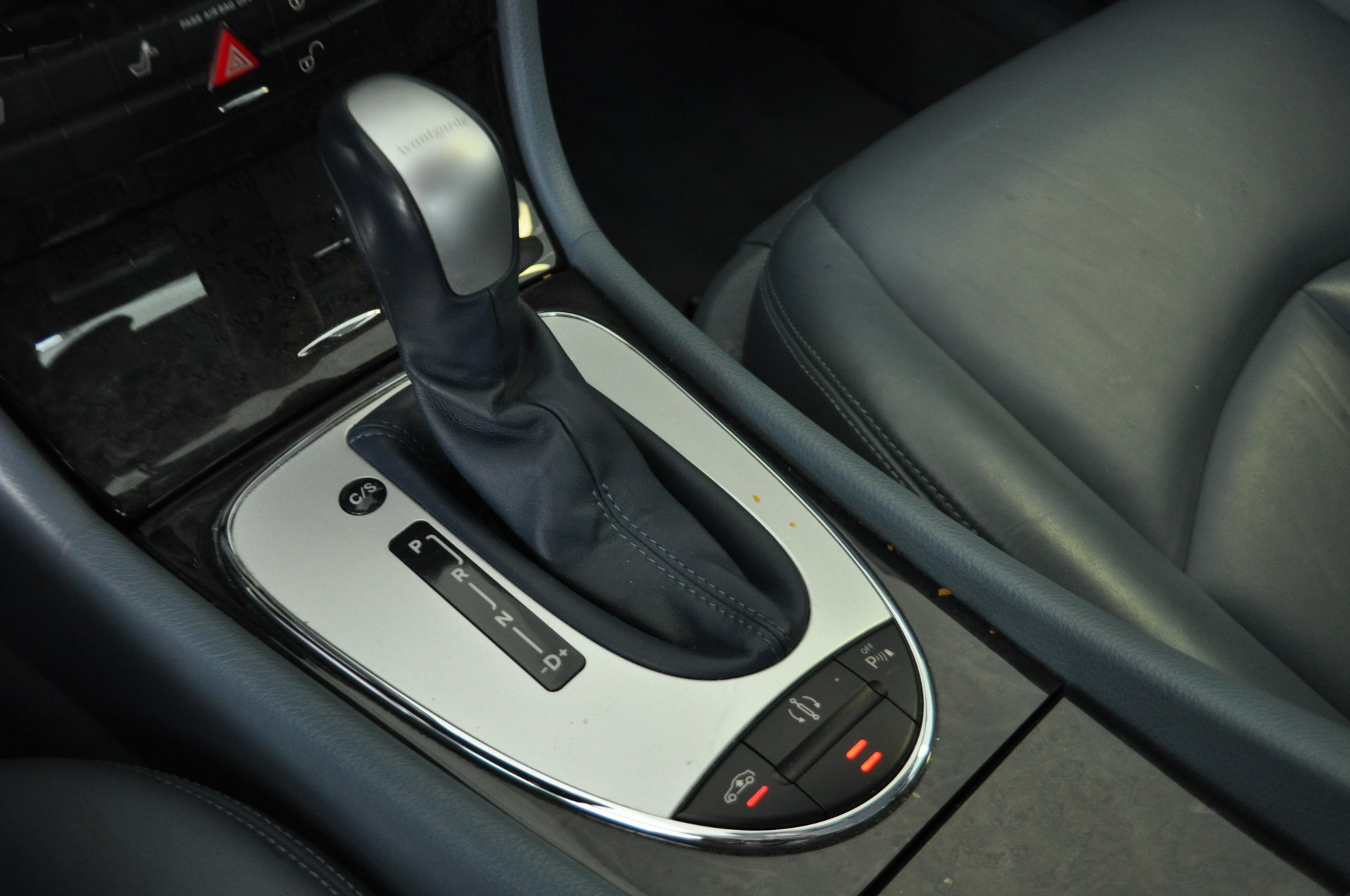 MERCEDES-BENZ E 320 Avantgarde 4Matic Automatic-image-12