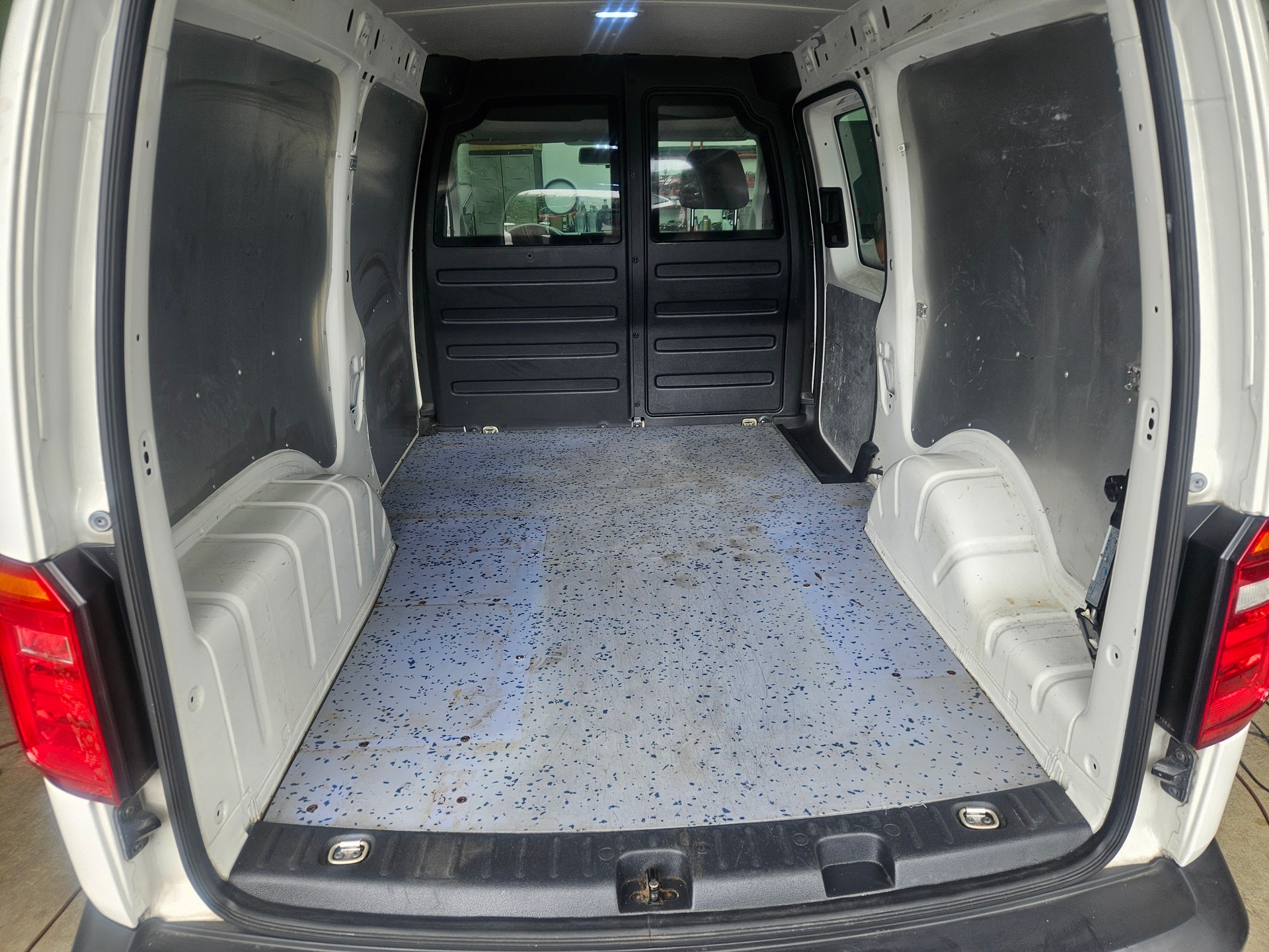 VW Caddy Maxi 2.0TDI BlueMotion Technology DSG-image-14