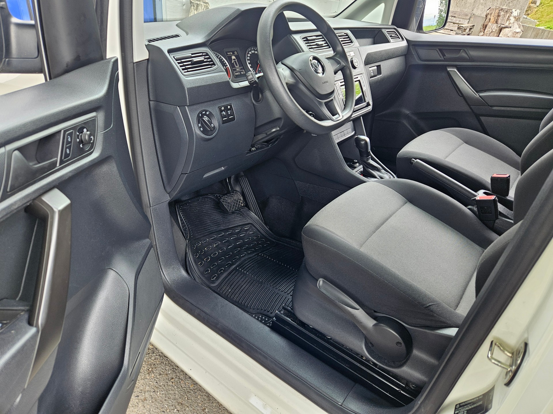 VW Caddy Maxi 2.0TDI BlueMotion Technology DSG-image-8