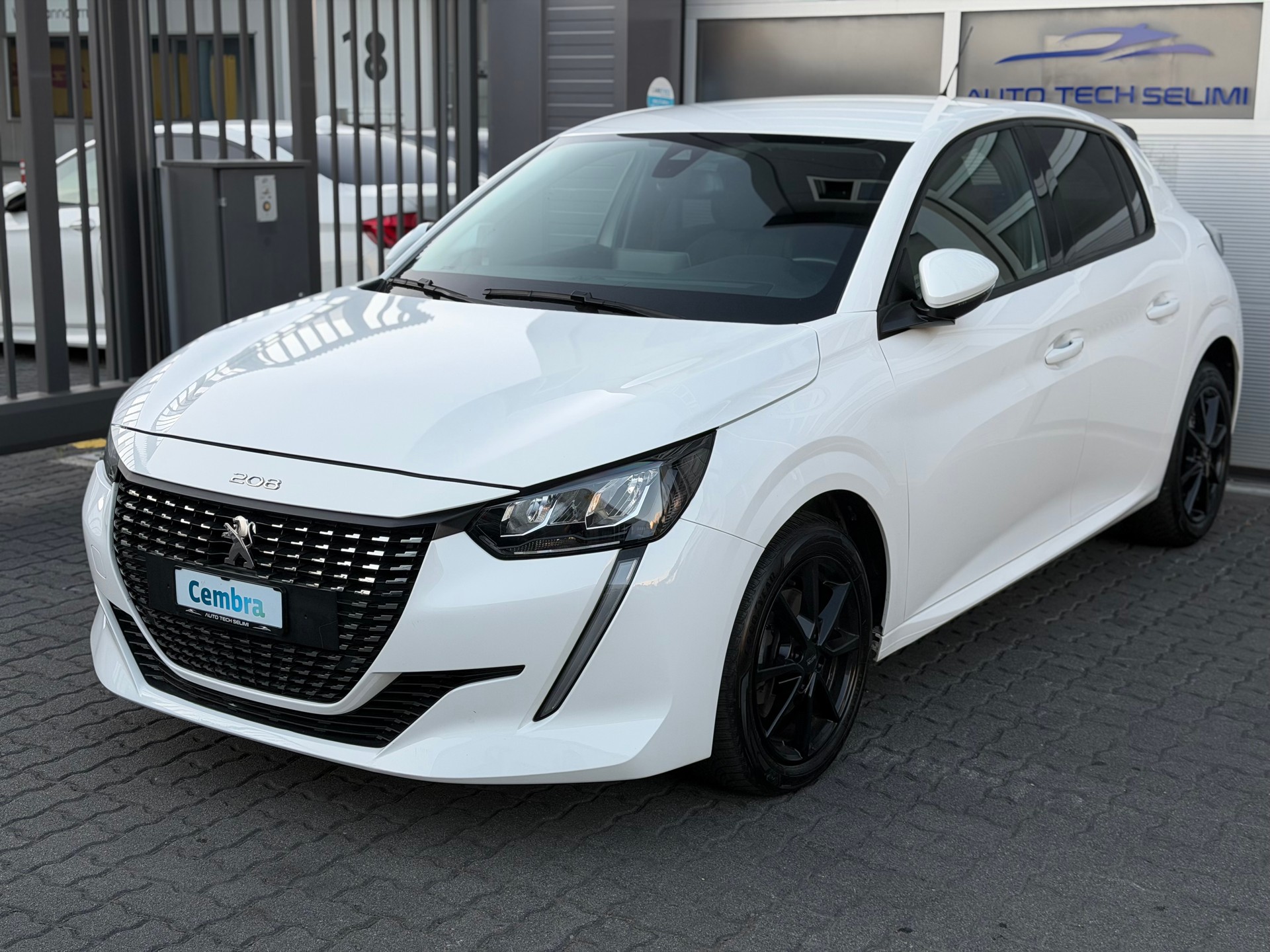 PEUGEOT 208 1.2 PureTech Allure EAT8-showroom-element-1