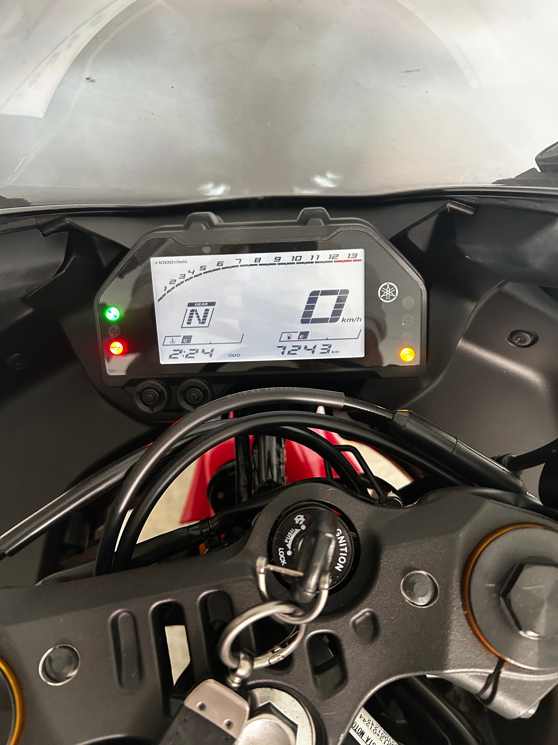 YAMAHA YZF-R3 World GP 60th-image-1