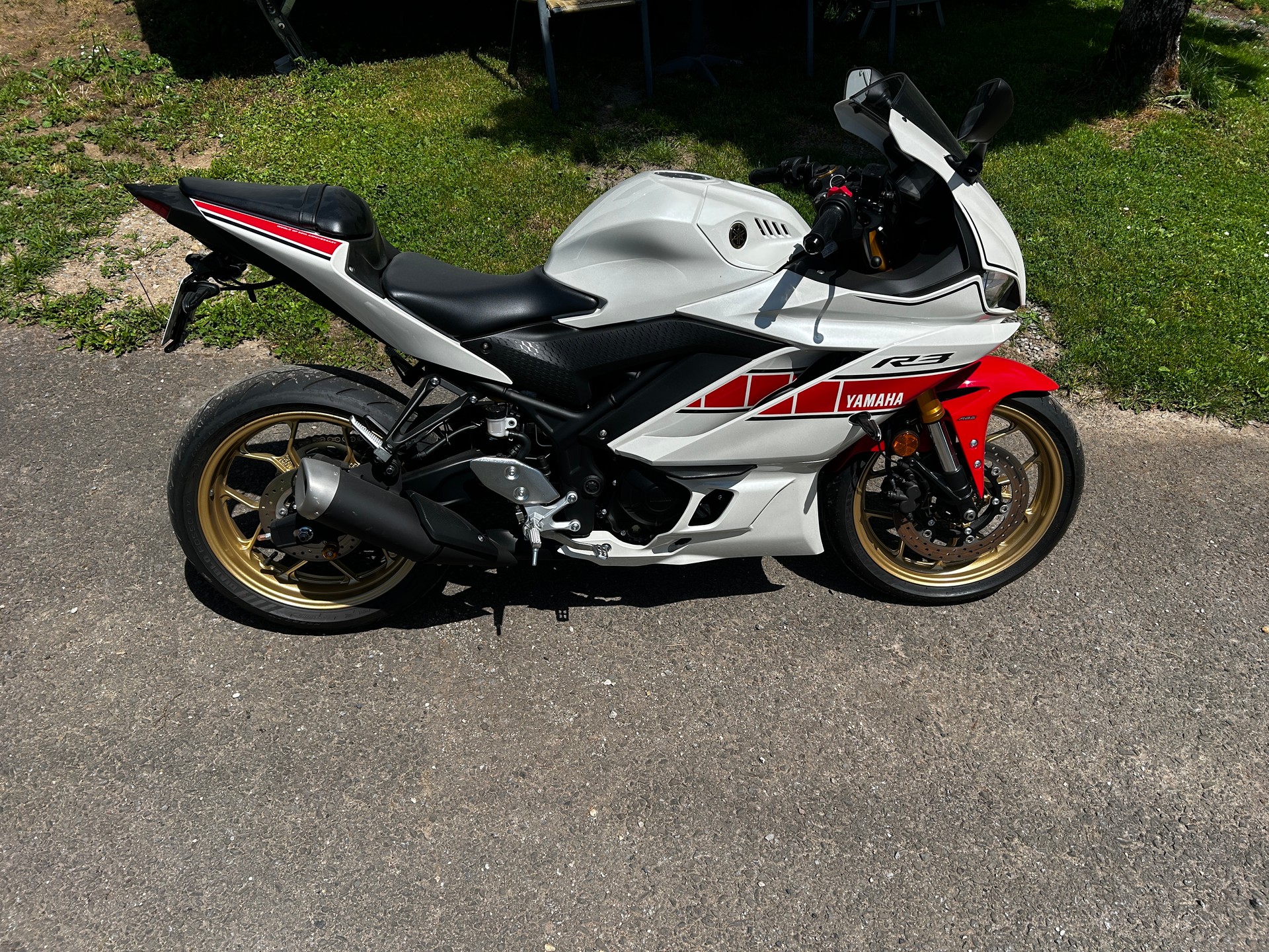 YAMAHA YZF-R3 World GP 60th-image-0