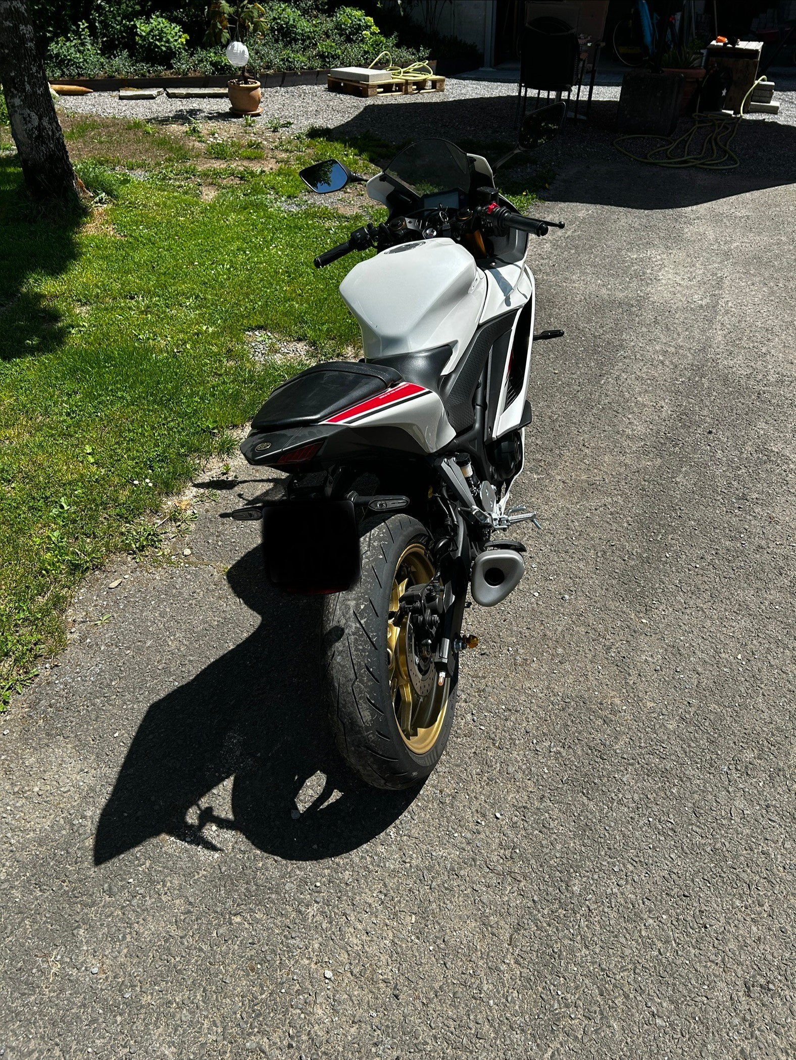 YAMAHA YZF-R3 World GP 60th-image-4
