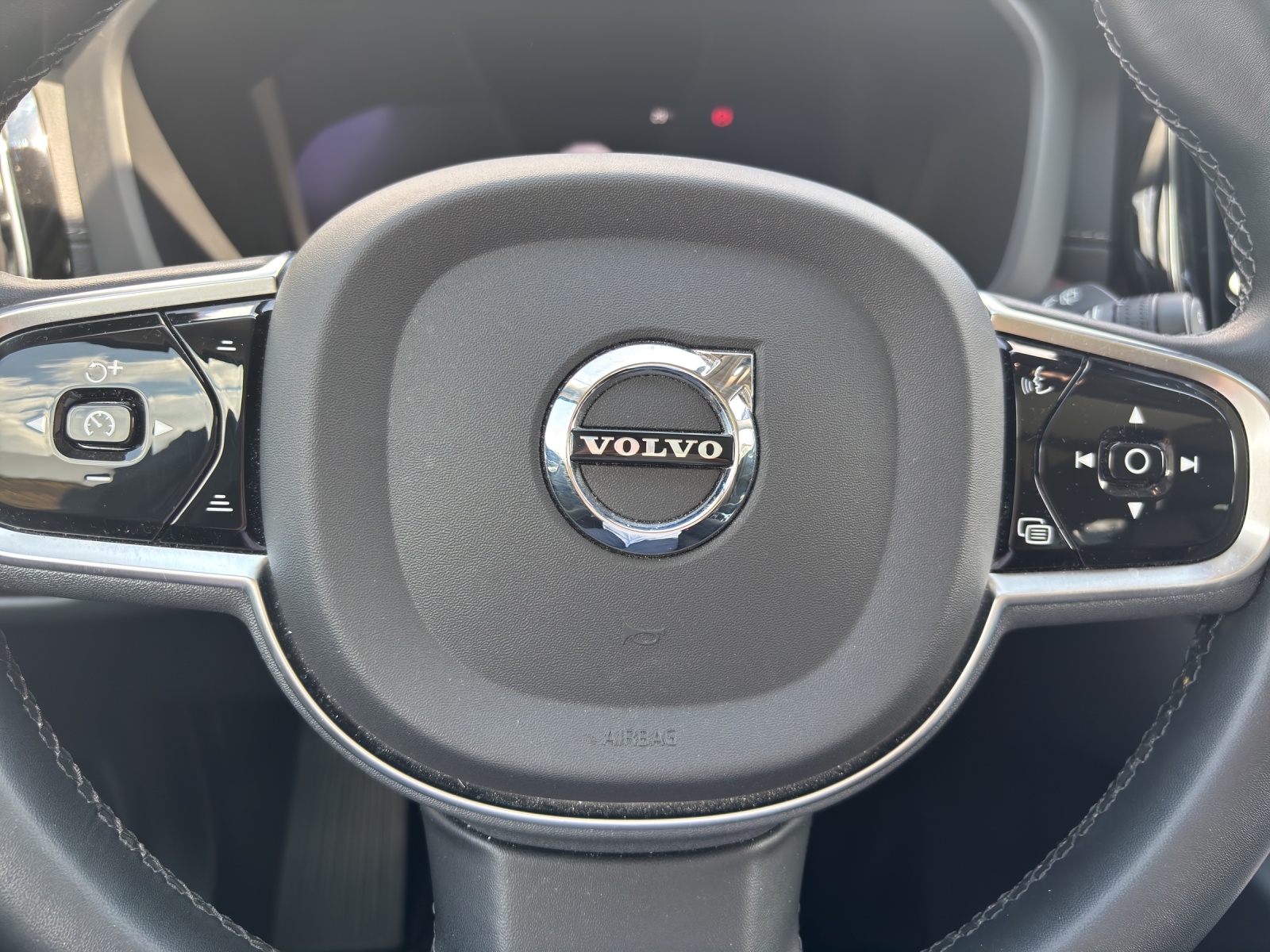 VOLVO XC60 2.0 T6 TE Ultimate Dark eAWD-image-13