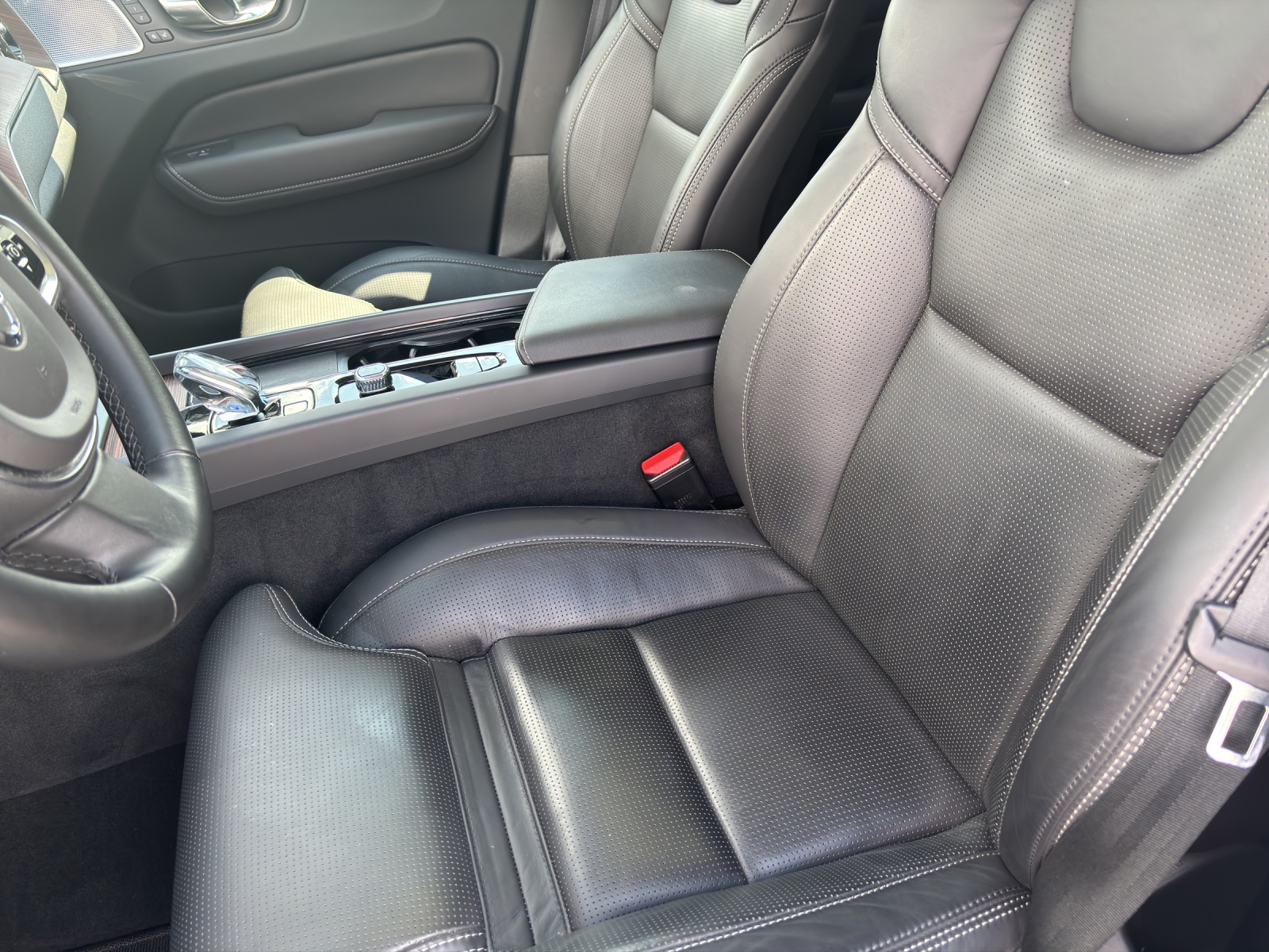 VOLVO XC60 2.0 T6 TE Ultimate Dark eAWD-image-11