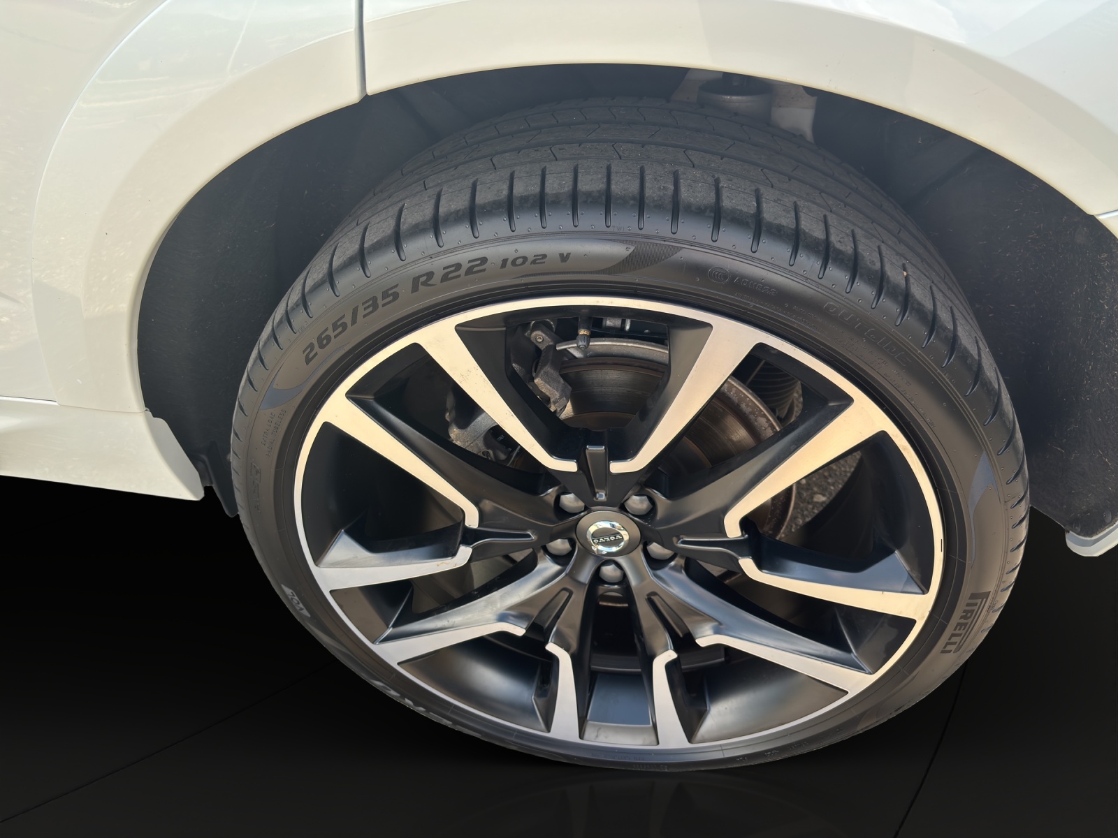 VOLVO XC60 2.0 T6 TE Ultimate Dark eAWD-showroom-element-3