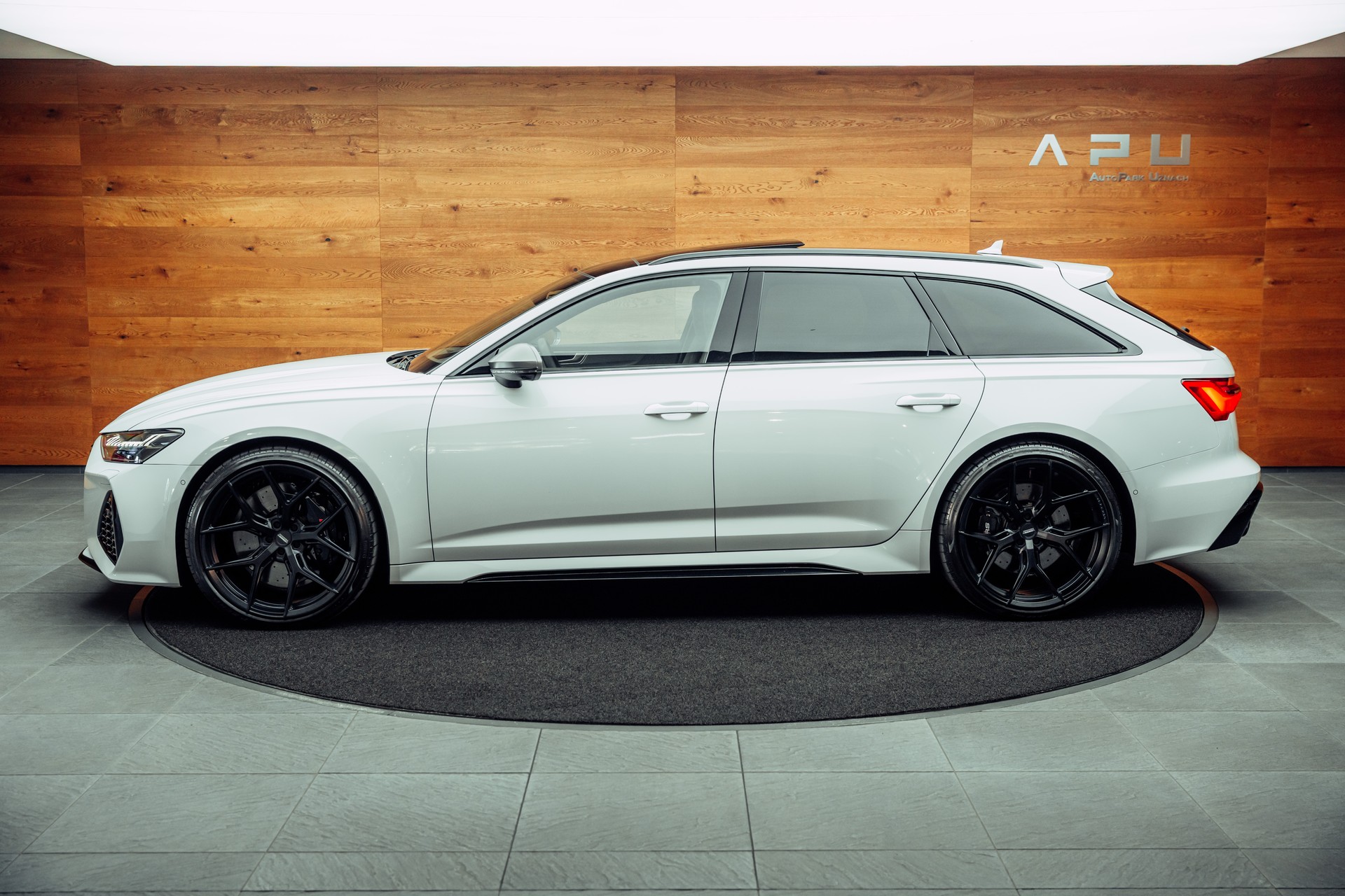 AUDI RS6 Avant 4.0 TFSI V8 Performance quattro-image-8
