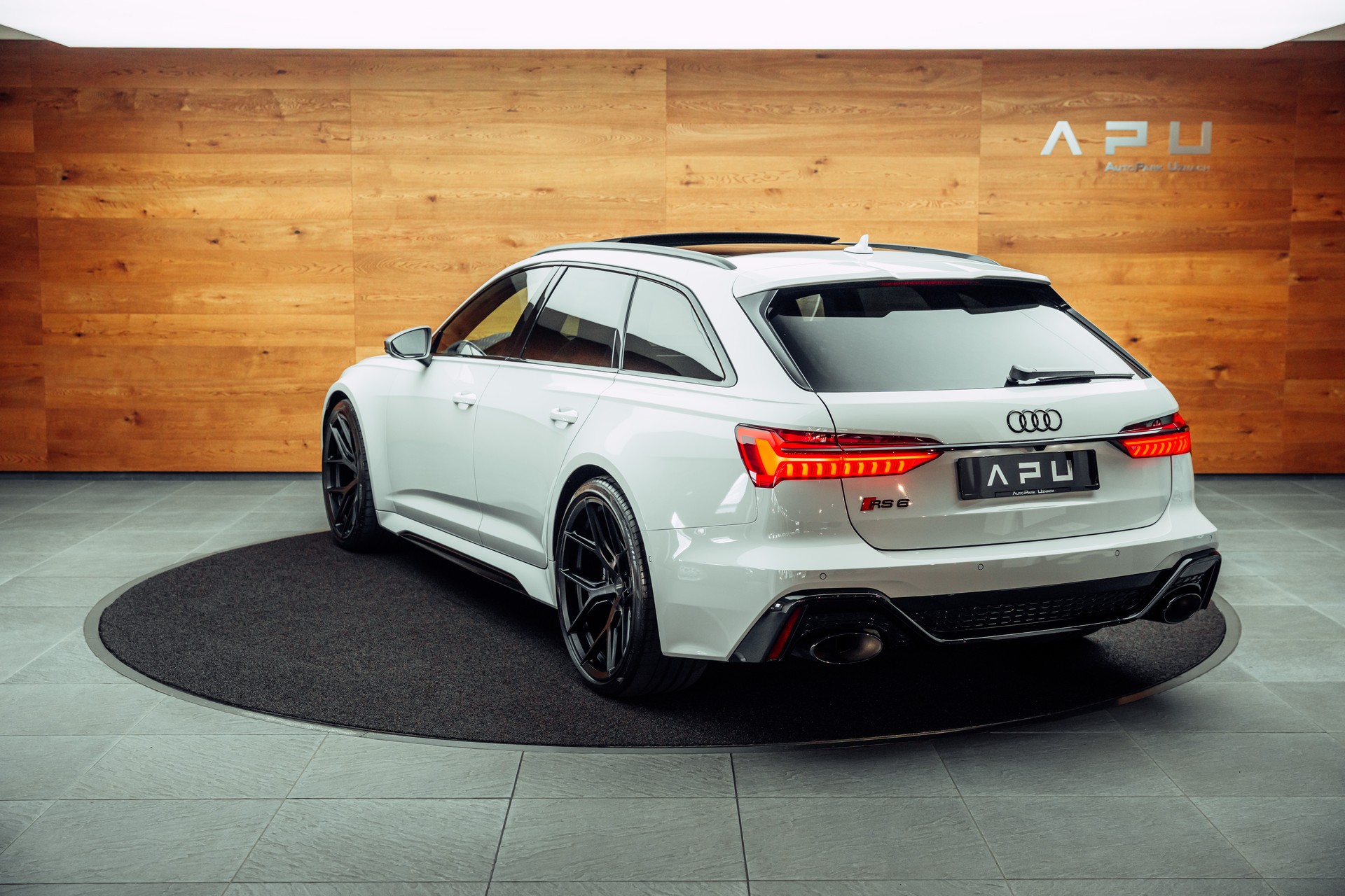 AUDI RS6 Avant 4.0 TFSI V8 Performance quattro-showroom-element-2