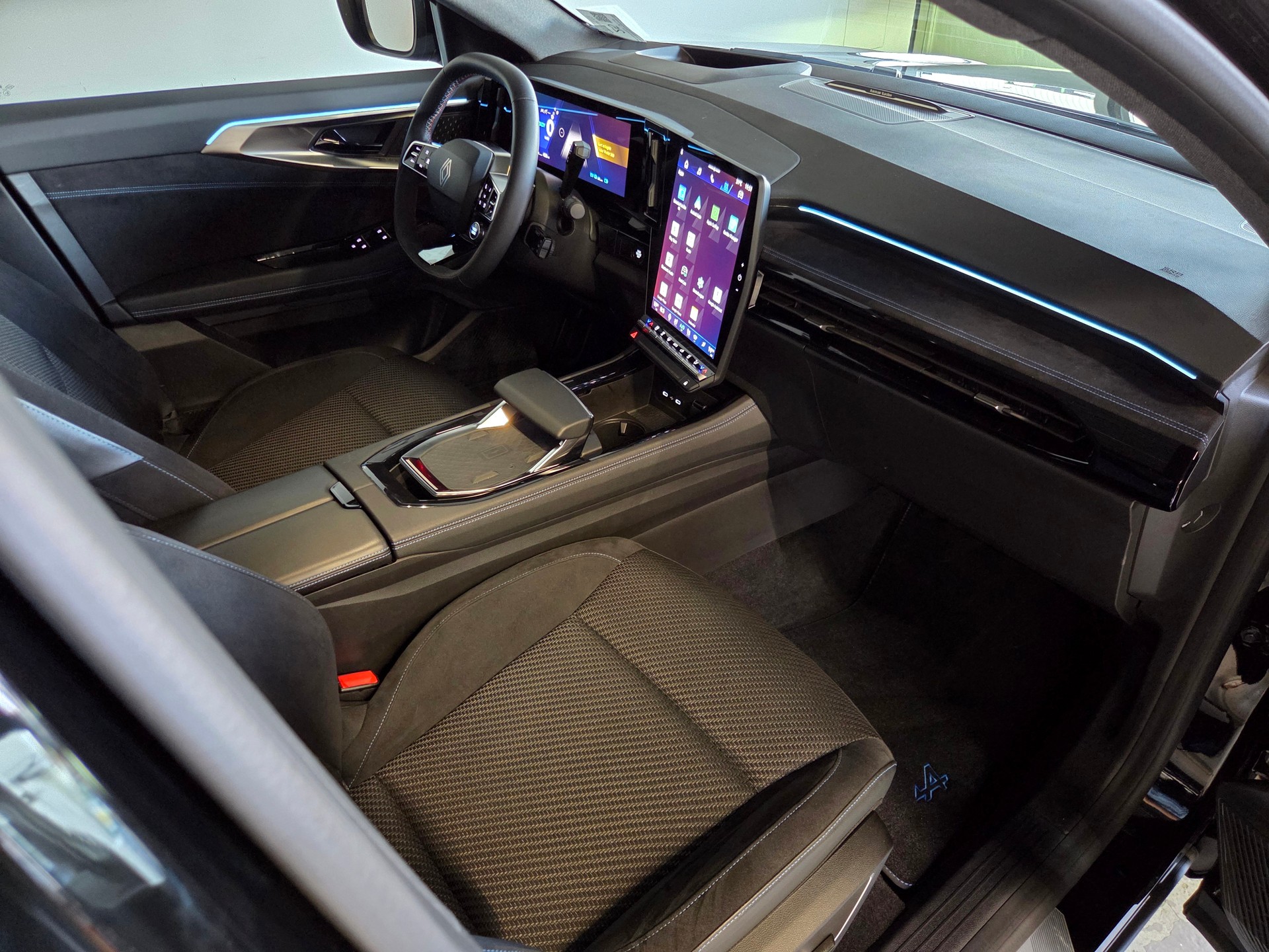RENAULT Austral 1.2 E-Tech iconic esprit Alpine-image-11