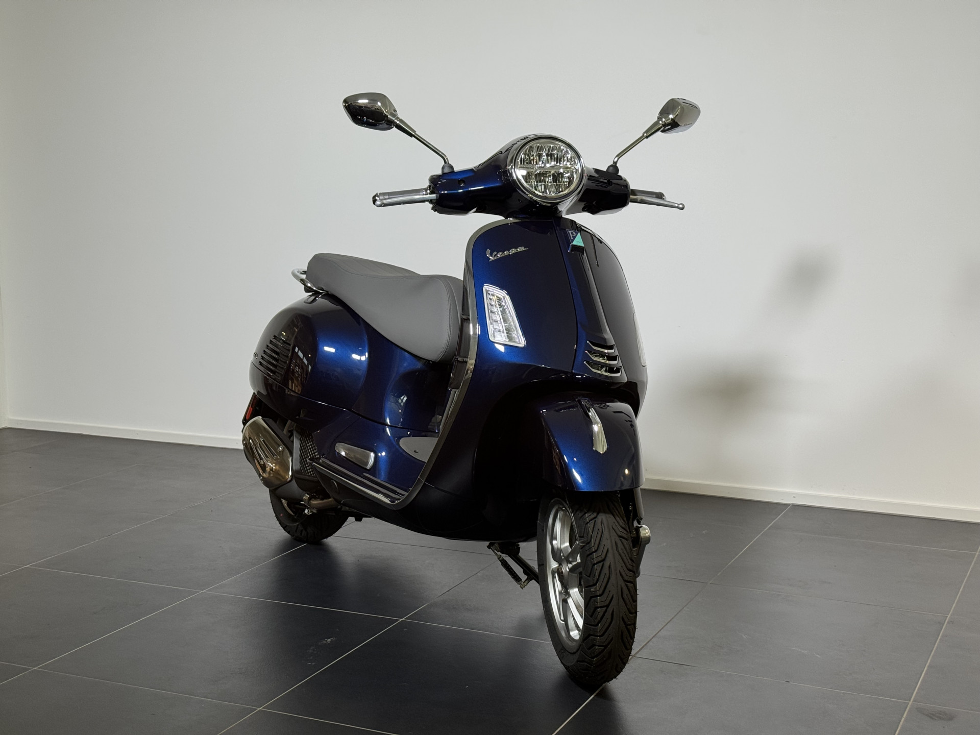 PIAGGIO Vespa GTS 125-image-2