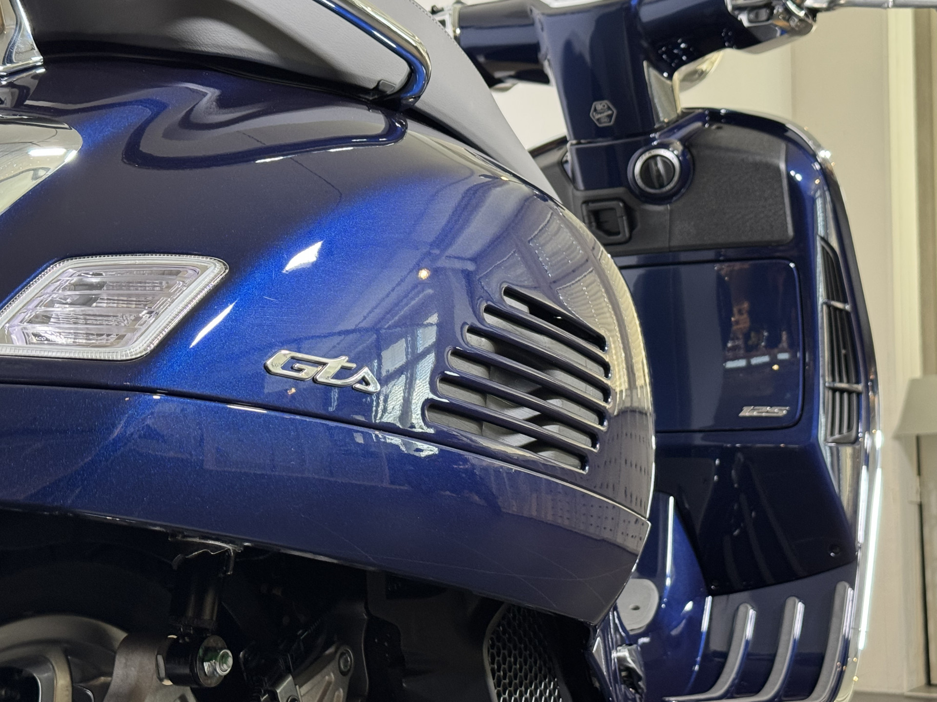 PIAGGIO Vespa GTS 125-image-3