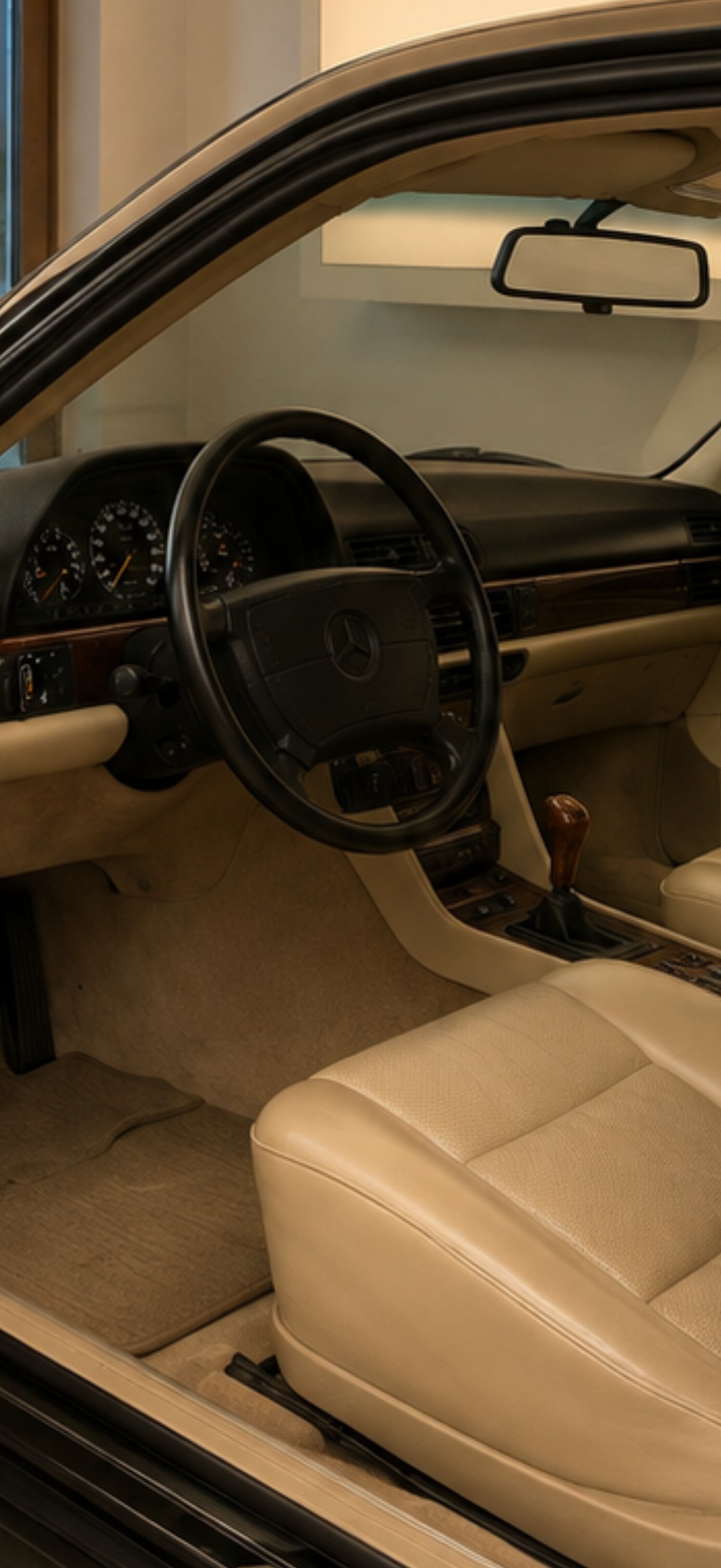 MERCEDES-BENZ 560 SEC Automatic Original AMG Packet-showroom-element-3