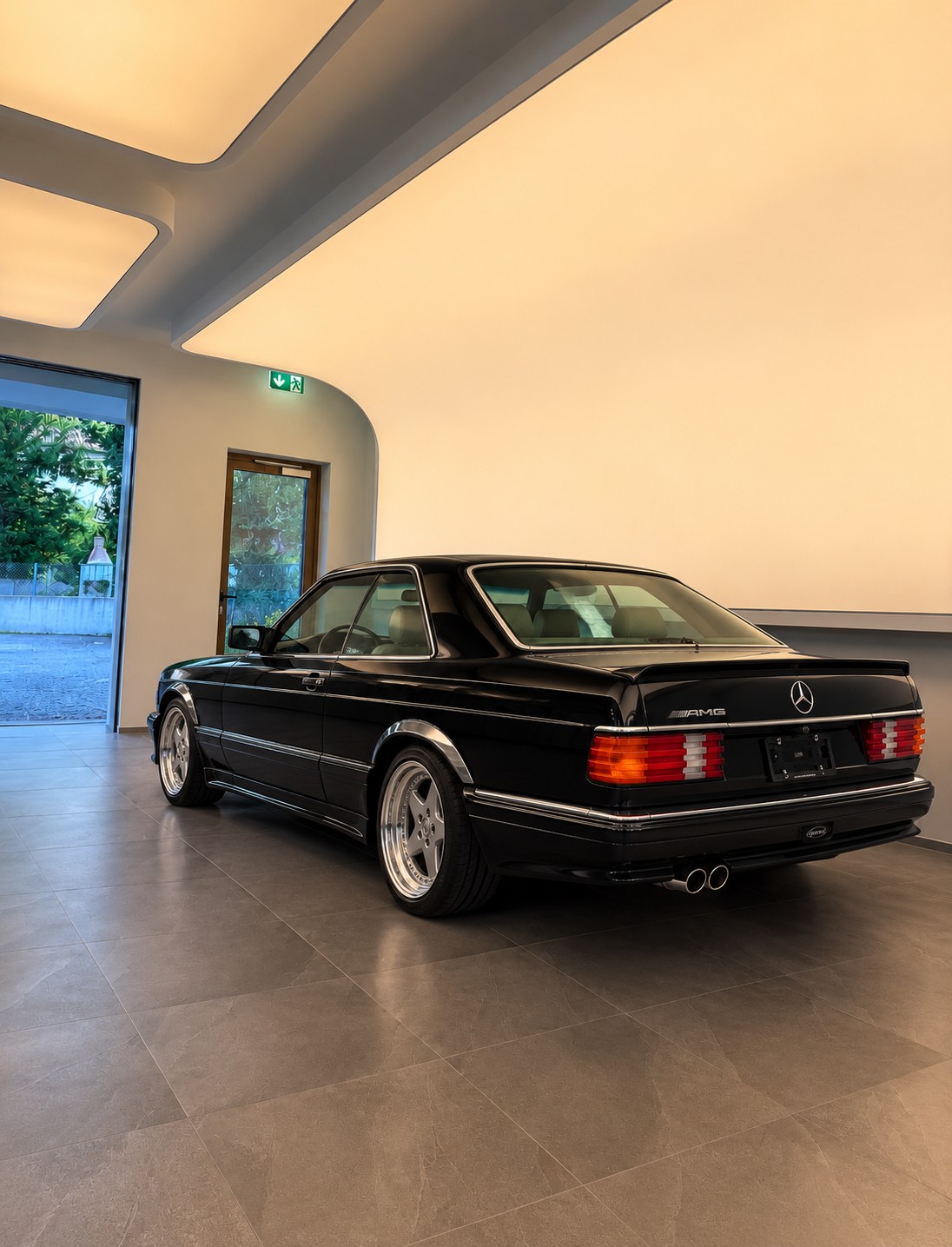 MERCEDES-BENZ 560 SEC Automatic Original AMG Packet-showroom-element-1