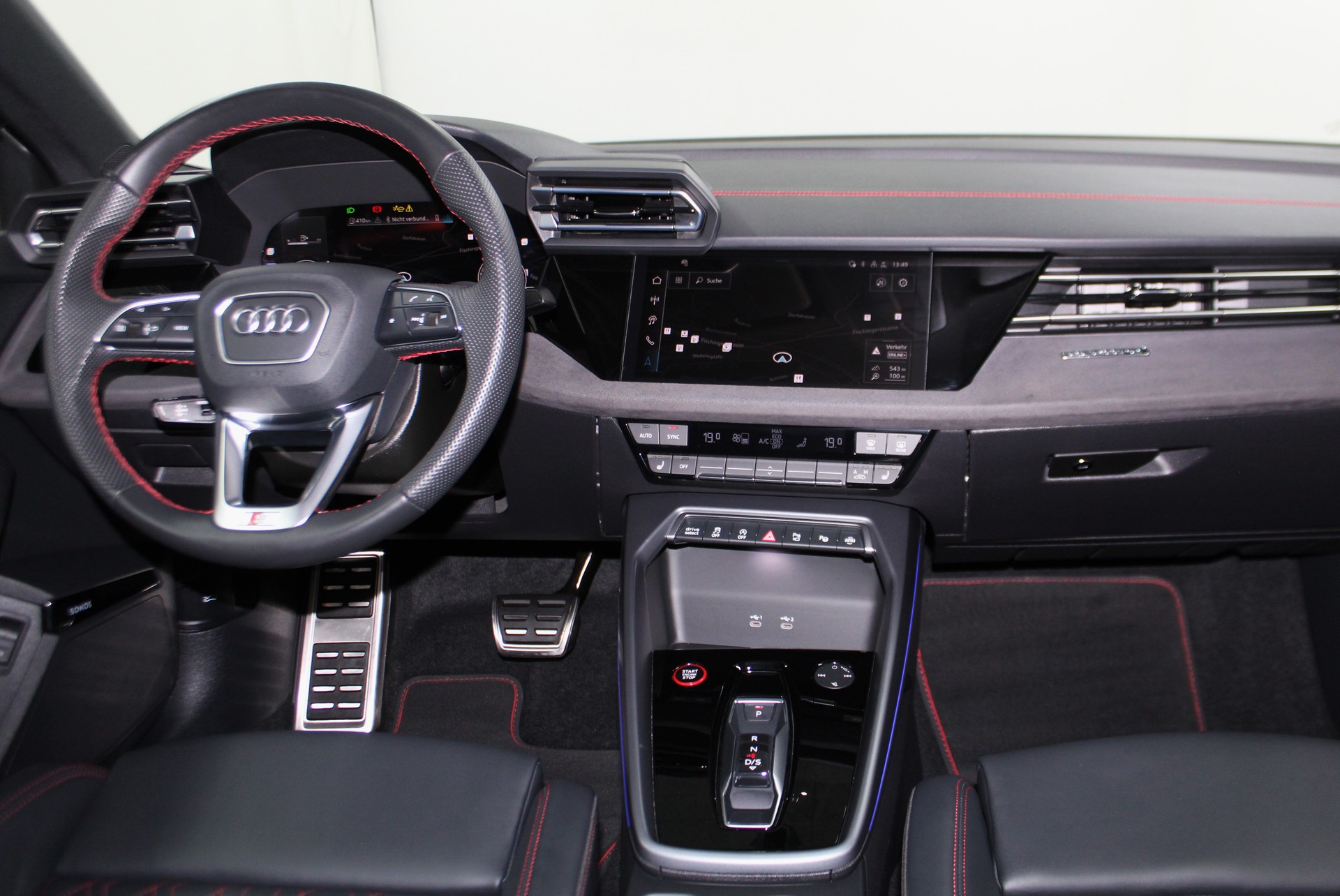AUDI S3 Sportback TFSI quattro S-tronic 333PS Optikpaket schwarz / CH-Fahrzeug-image-12
