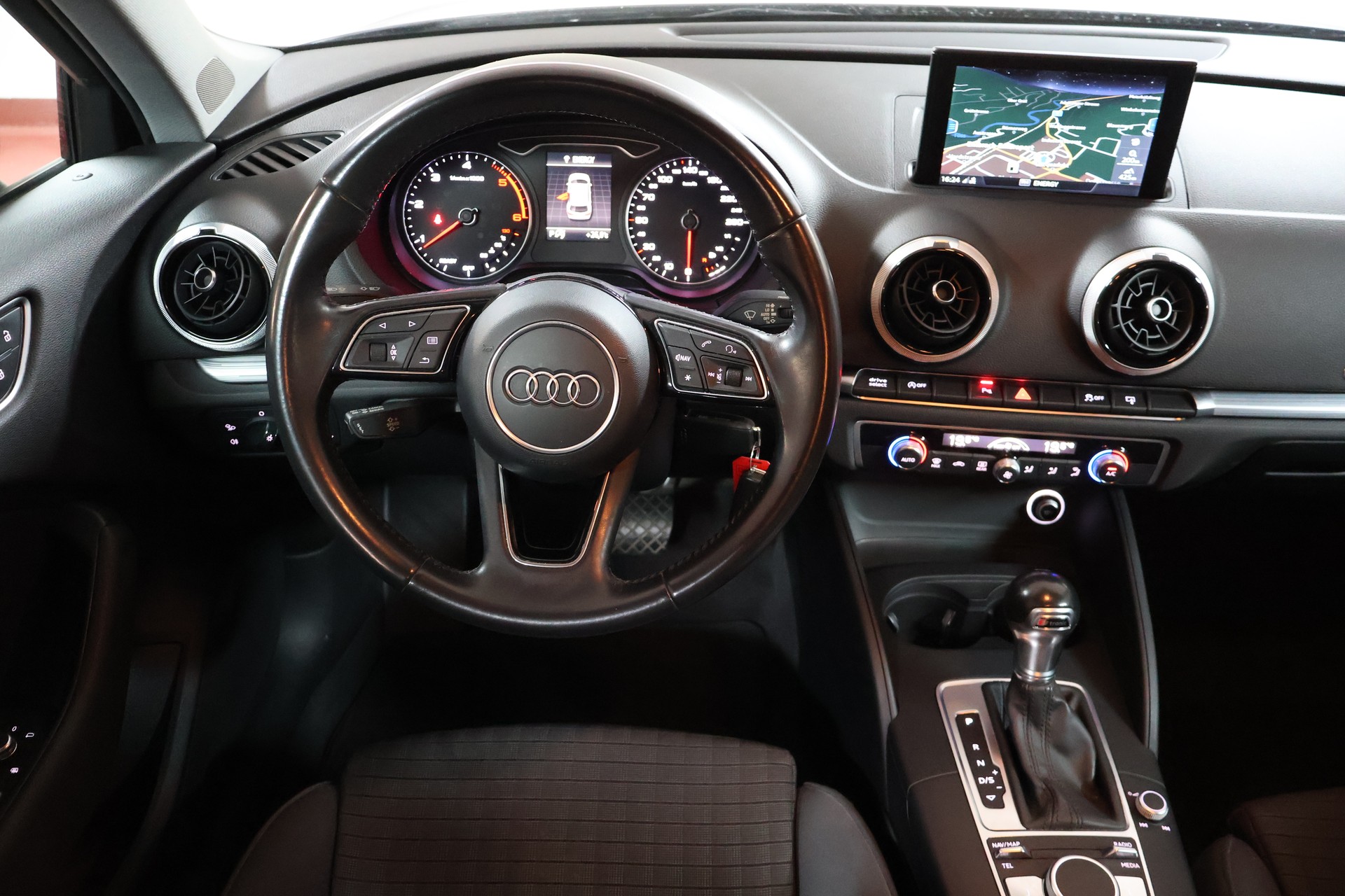 AUDI A3 Sportback-image-8