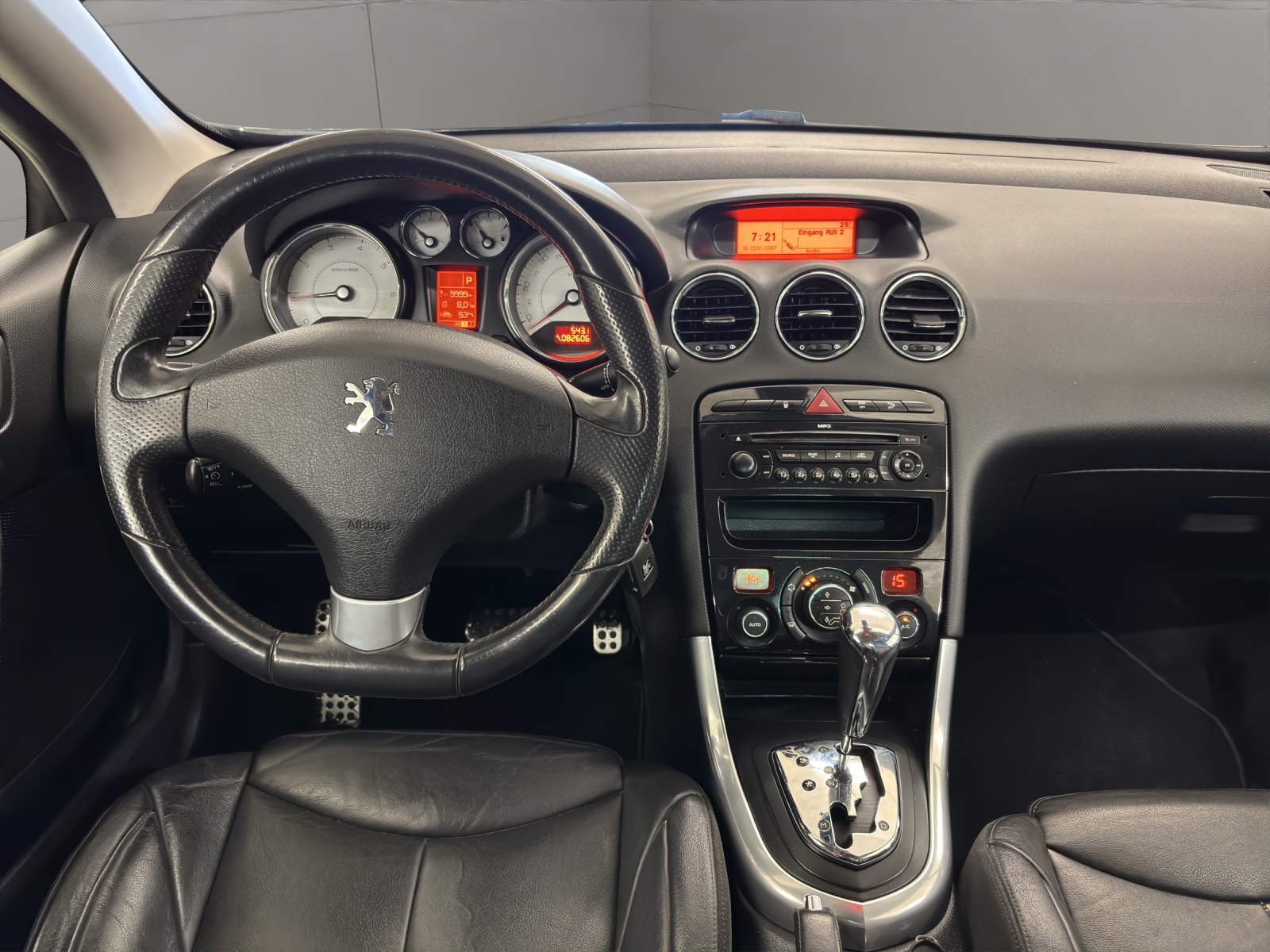 PEUGEOT 308 CC 1.6 16V Turbo Platinum Automatic-image-13