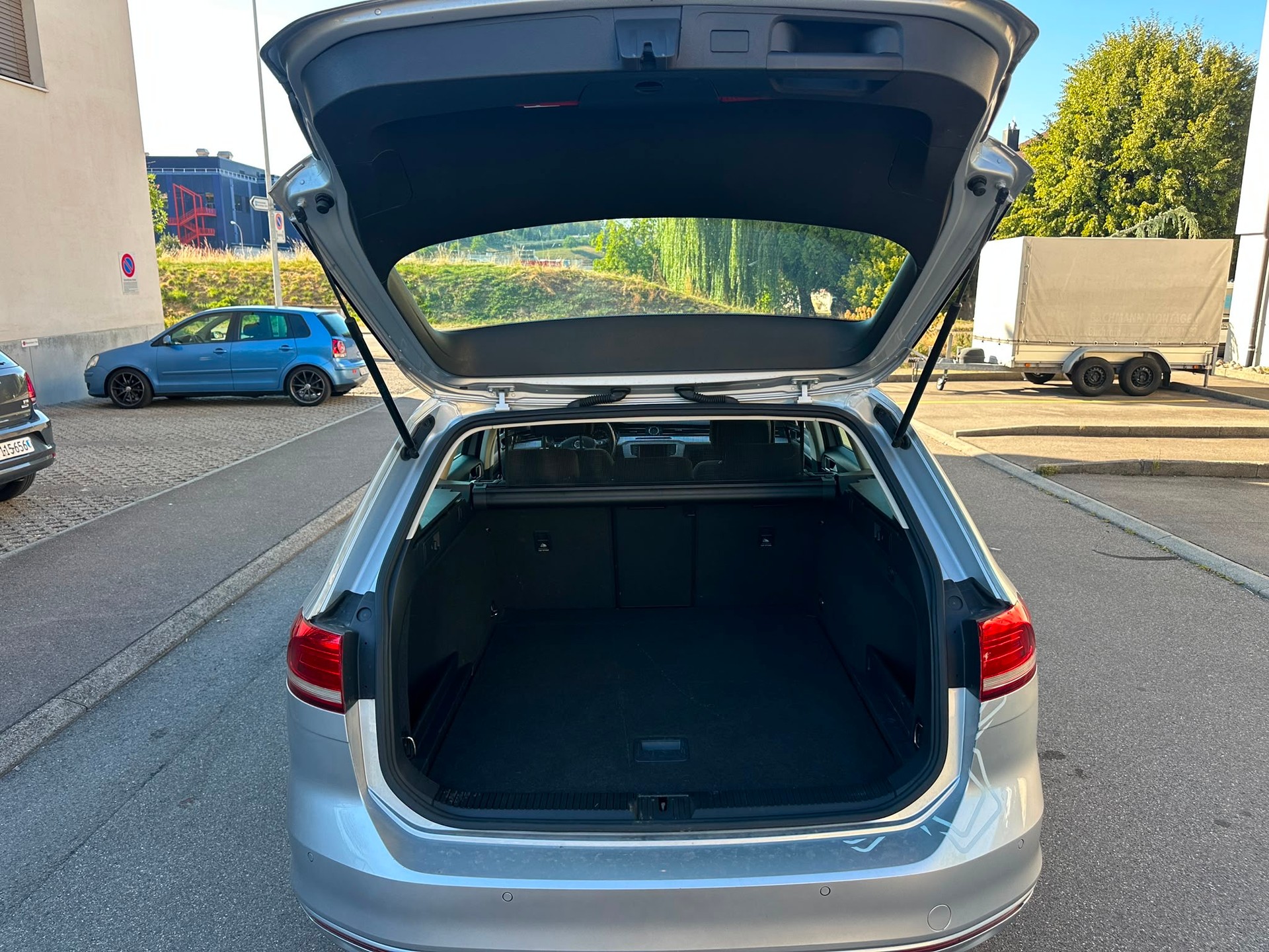 VW Passat Variant 2.0 TDI BMT Trendline DSG-image-13