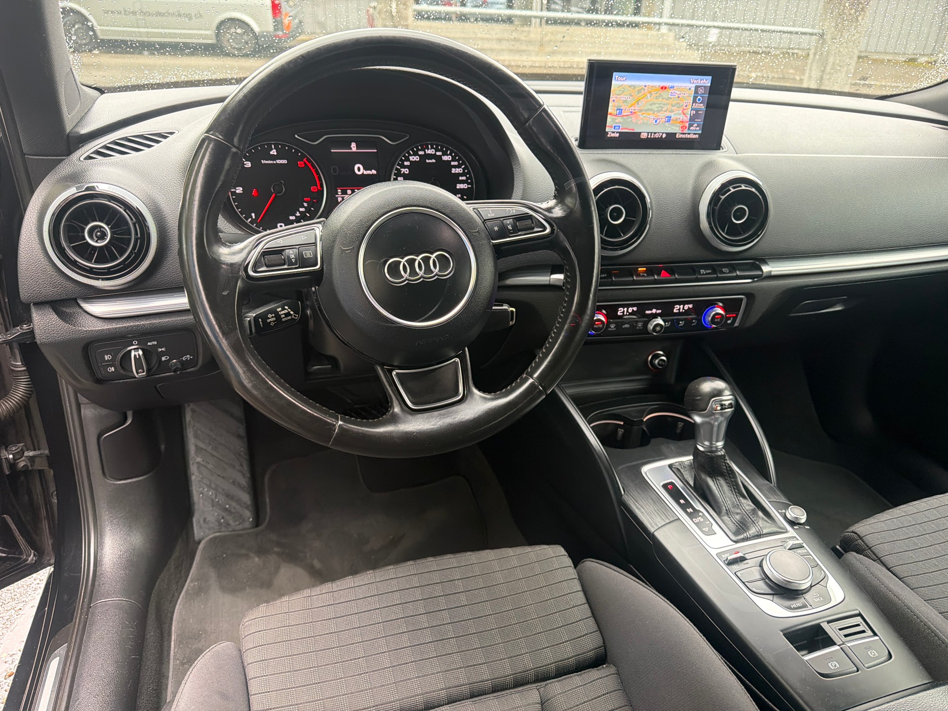 AUDI A3 2.0 TDI Ambition S-tronic ** Navigation ** Xenon ** Tempomat ** PDC V&H- RF-Kamera ** Frisch Ab MFK-image-3