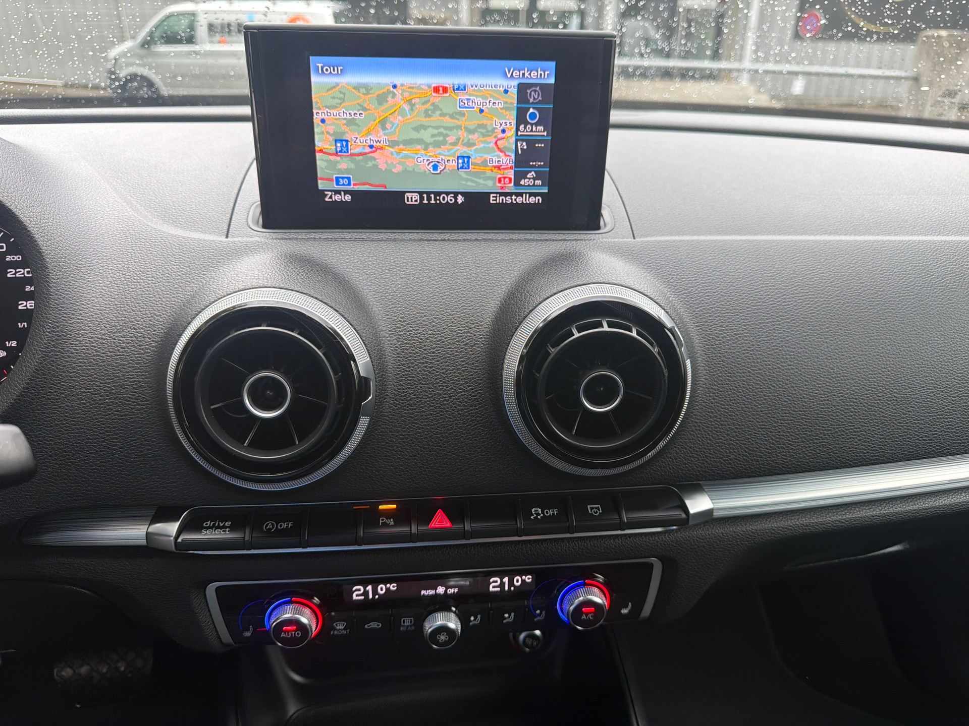 AUDI A3 2.0 TDI Ambition S-tronic ** Navigation ** Xenon ** Tempomat ** PDC V&H- RF-Kamera ** Frisch Ab MFK-image-8